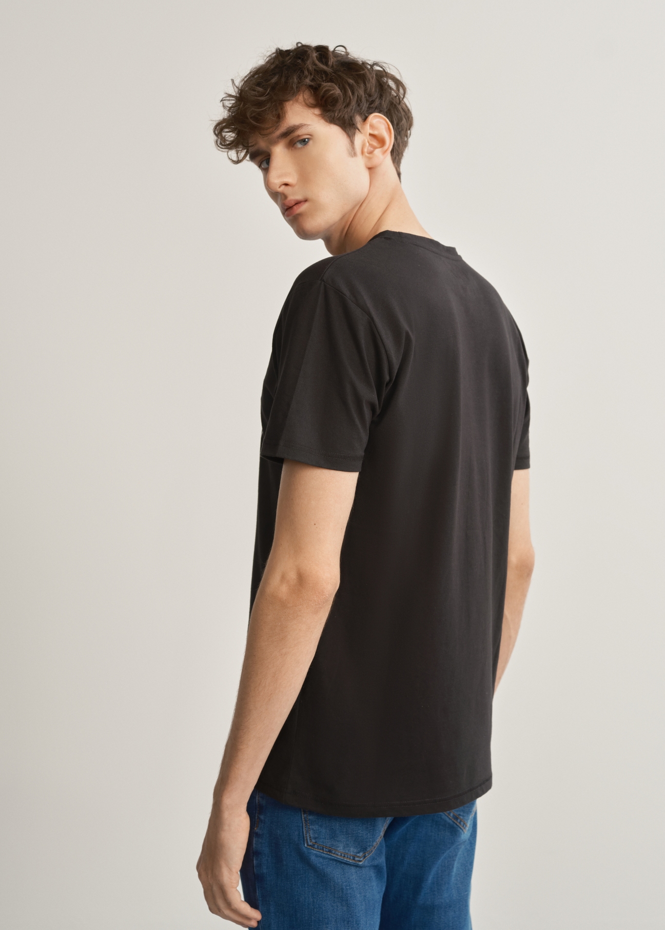 Czarny T-shirt męski z logo TSHMT-0068-98(W23)-02