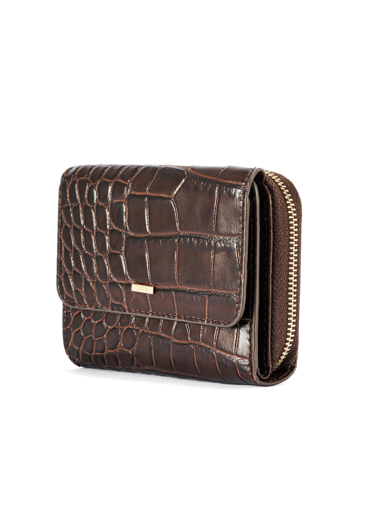 Brązowy portfel damski croco PORES-0953-89(W25) - widok produktu po skosie na białym tle. 
