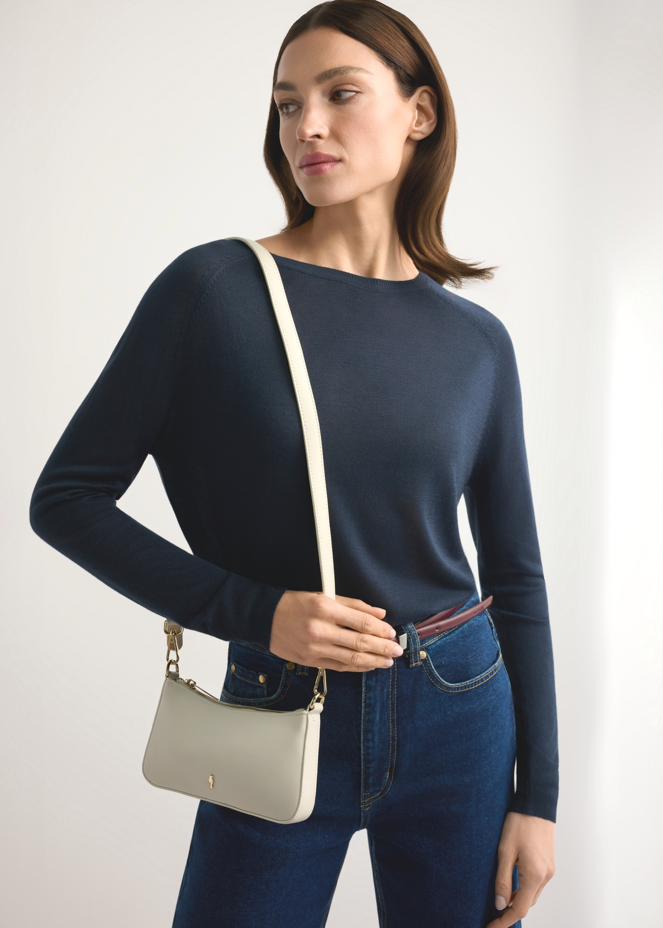 Mała kremowa torebka damska TOREC-1188-0B(W26)