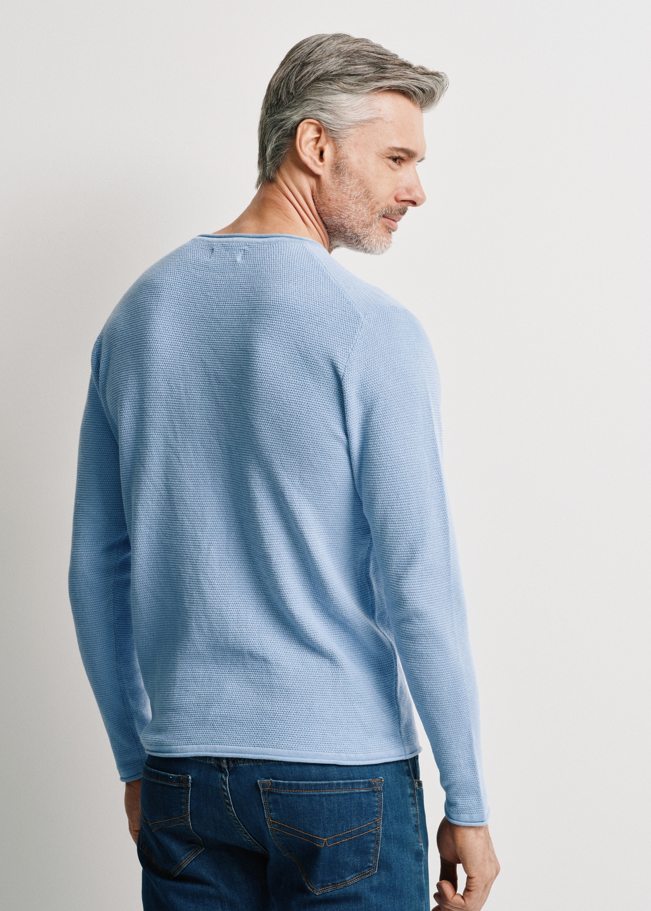 Niebieski sweter męski basic SWEMT-0128-62(W24)-03