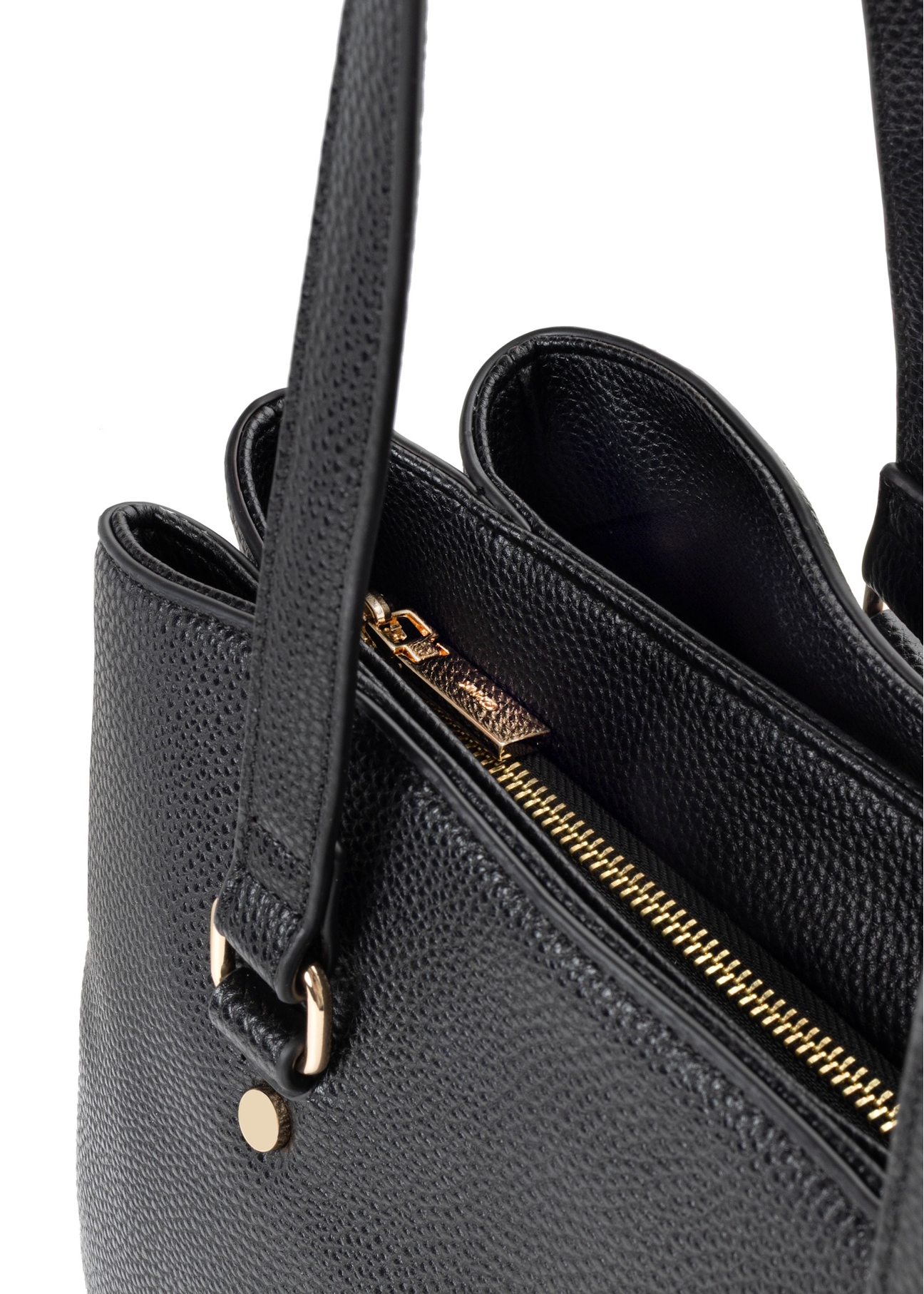 Czarna torebka shopper damska TOREC-1260-9I(Z26), zbliżenie na detal produktu na białym tle.
