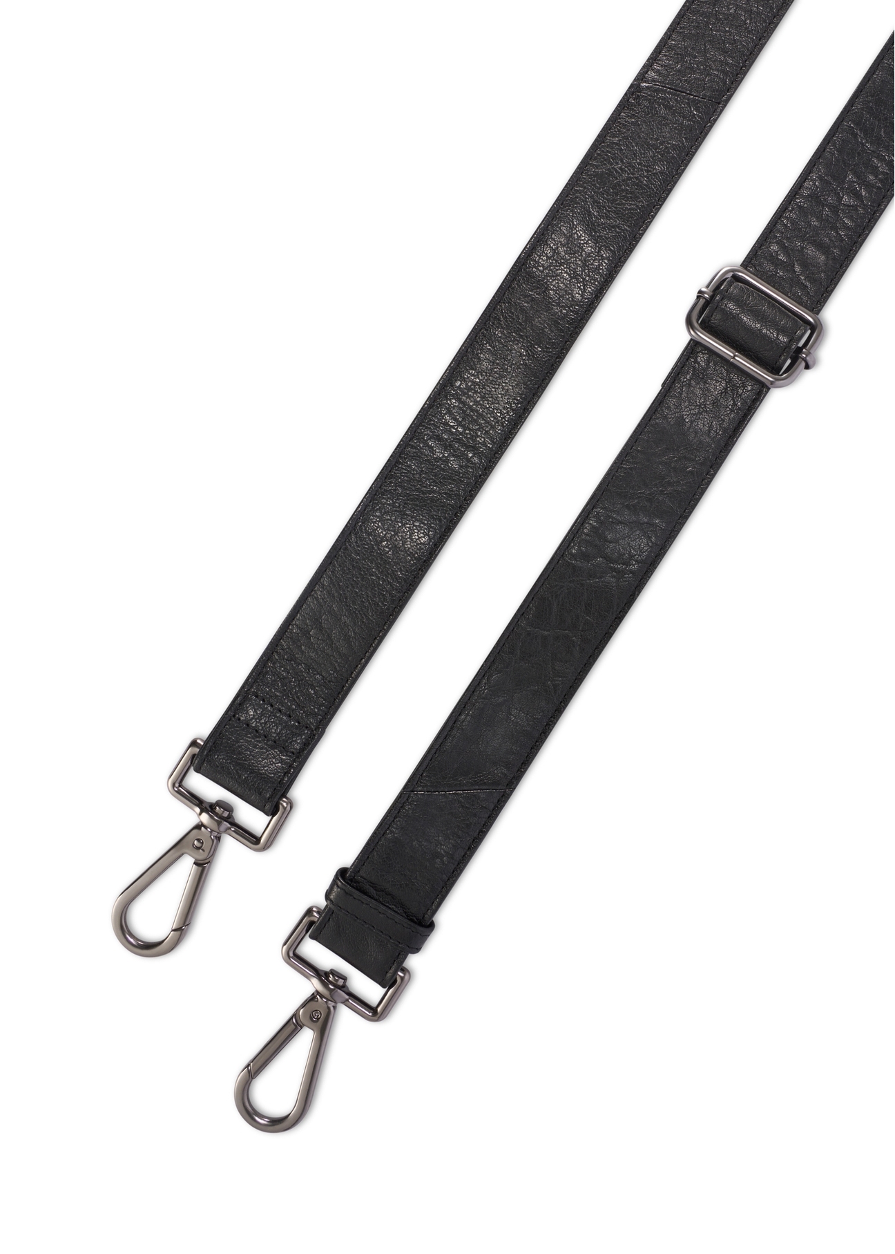 Czarna duża skórzana torba męska TORMS-0489-99(W26) - widok na paski, na białym tle. 