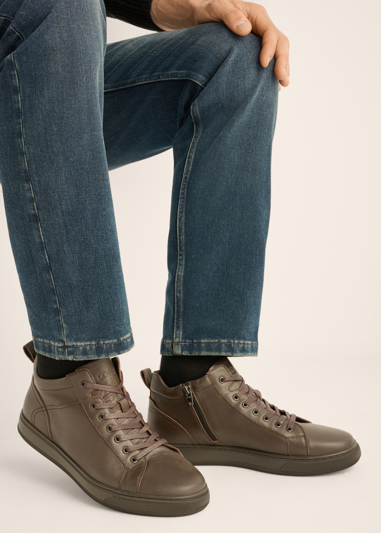 Ciemnobrązowe skórzane trampki męskie BUTYM-0466-1I(Z26)