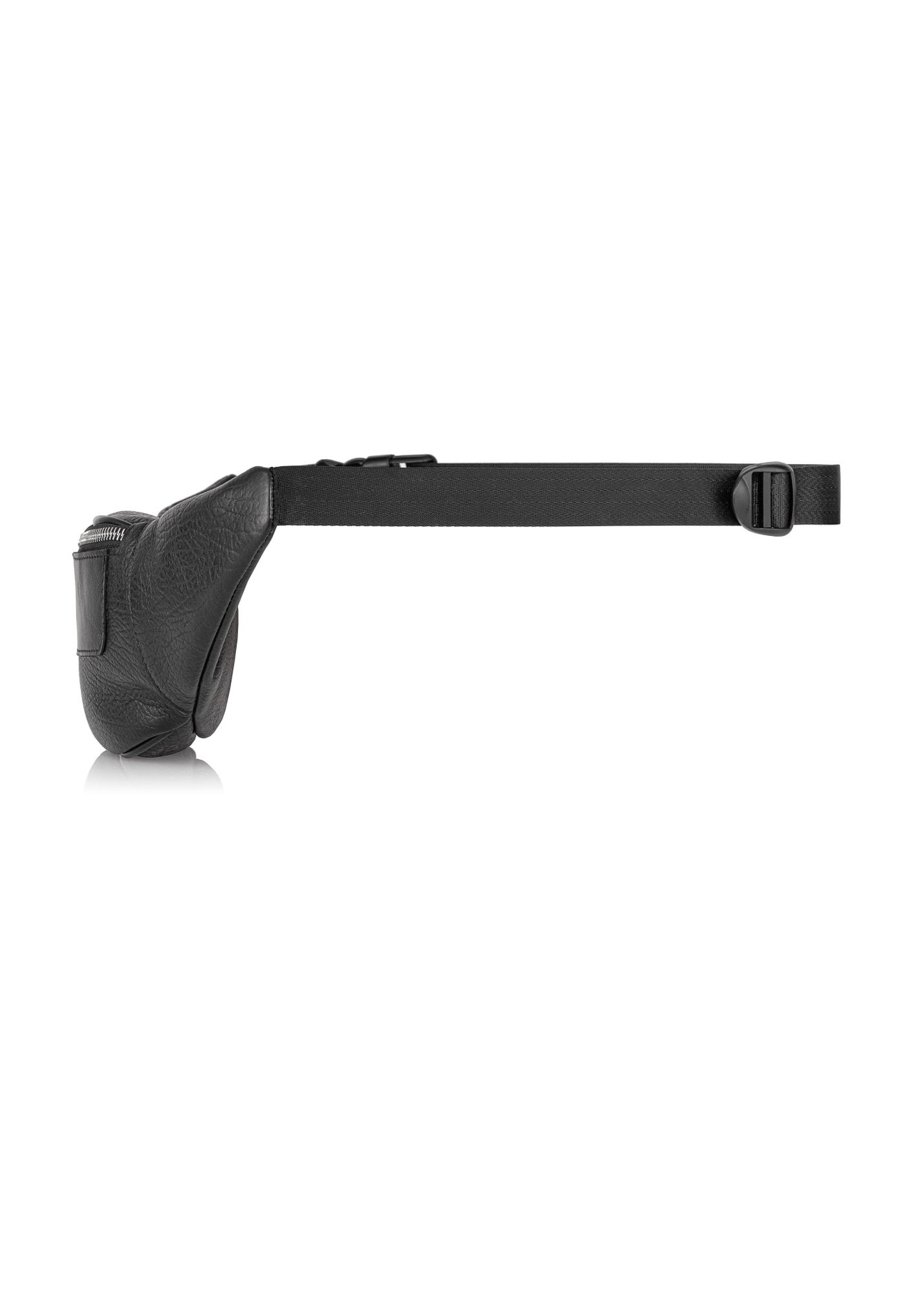 Czarna skórzana nerka męska z logo TORMS-0295A-99(Z25) - widok produktu z boku na białym tle. 