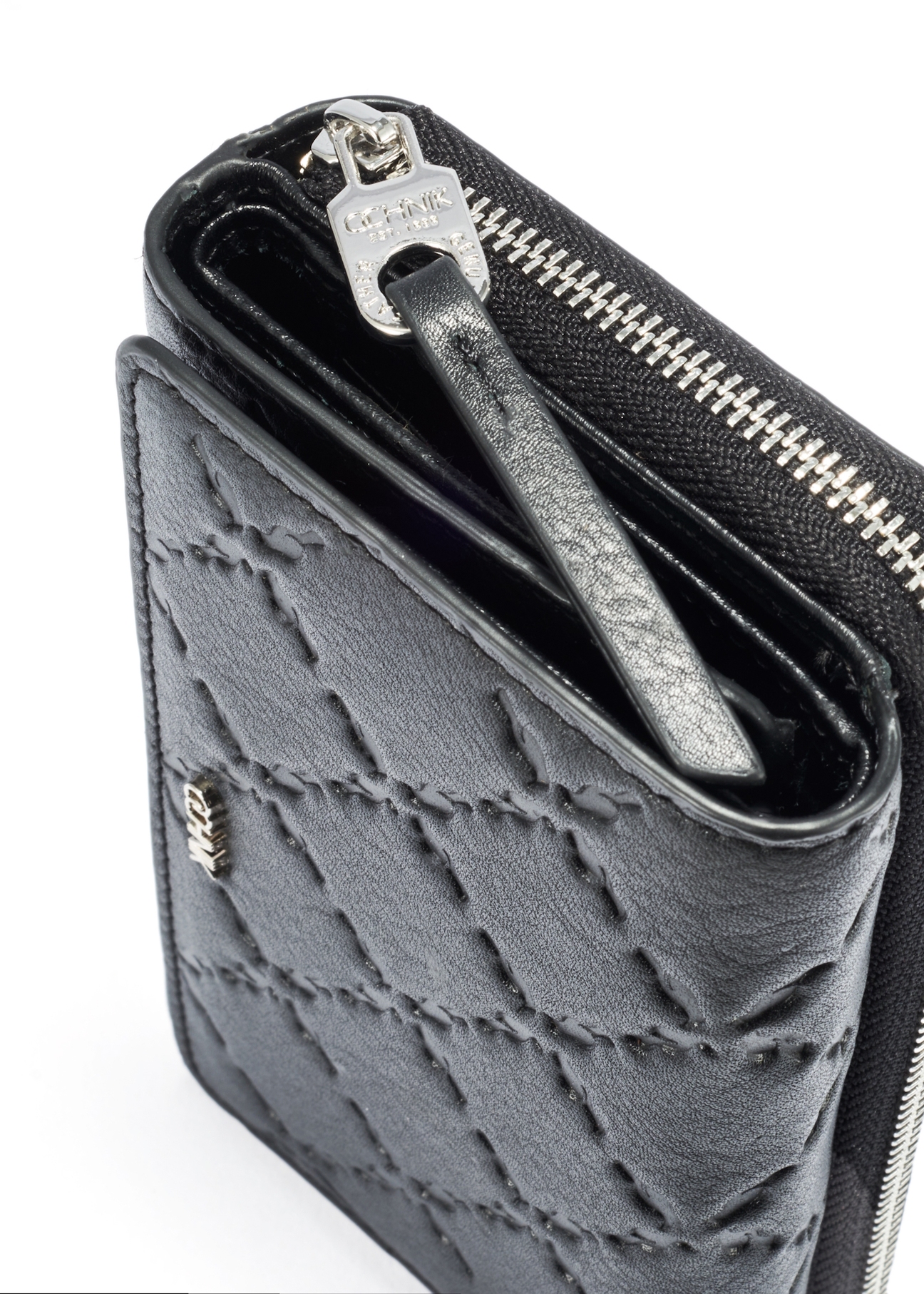 Czarny skórzany portfel damski z monogramem PORES-0882A-99(W25)