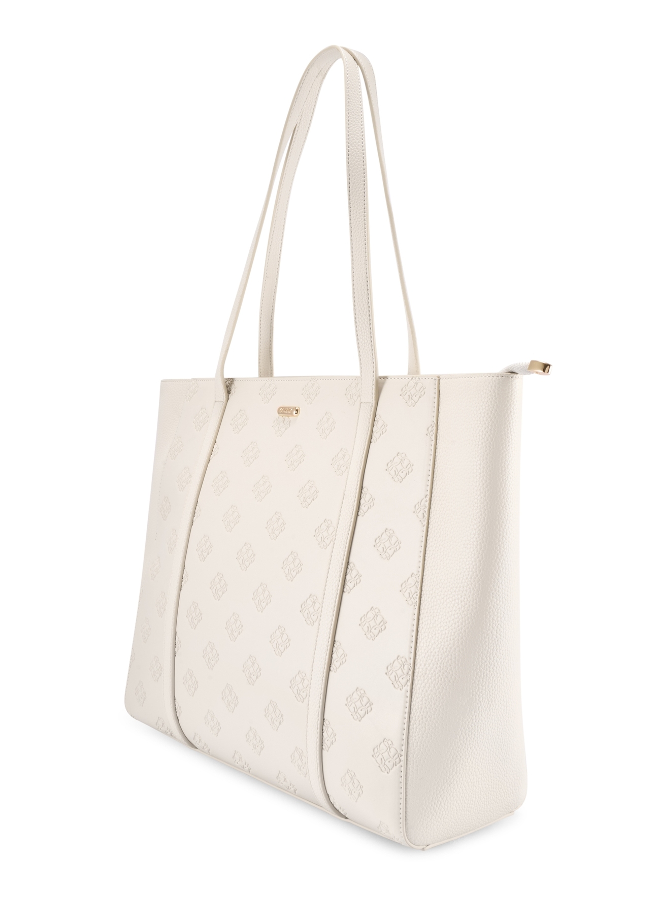 Kremowa torebka shopper z monogramem TOREC-1160-0B(W26), widok produktu po skosie na białym tle.