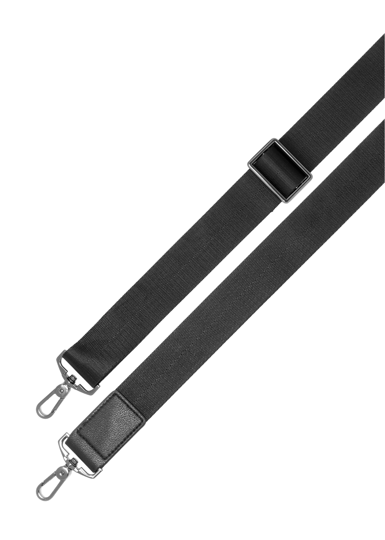 Czarny duży plecak męski PLCMS-0026-99(Z26), widok na pasek produktu na białym tle.