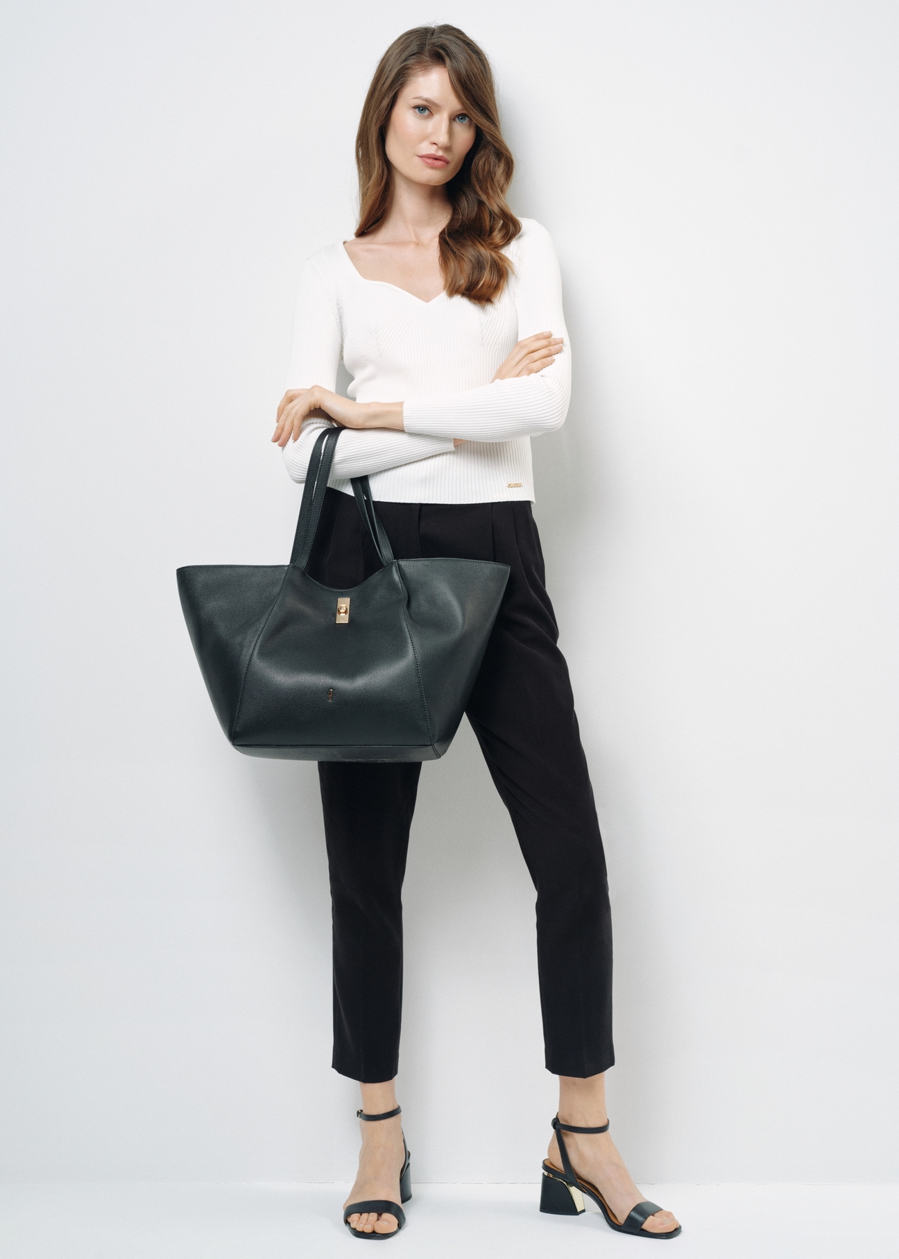 Skórzana czarna torebka shopper damska TORES-1000-99(W24)-08