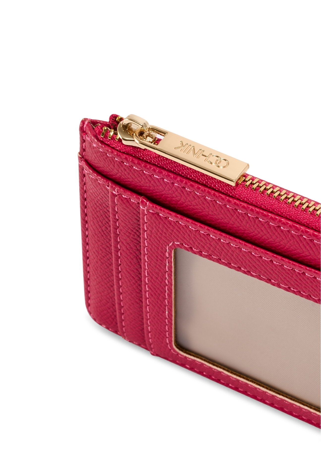 Fuksjowe etui na karty POREC-0413-5E(W26), zbliżenie na detal produktu na białym tle.