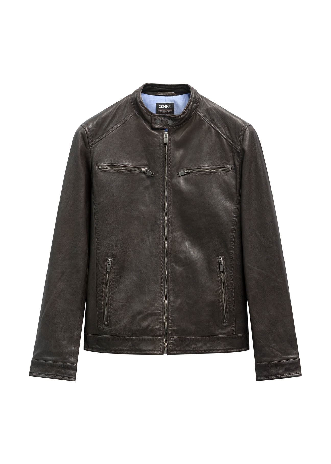 Ciemnobrązowa skórzana kurtka męska KURMS-0326-1I(W26) - widok produktu z przodu, na białym tle. 