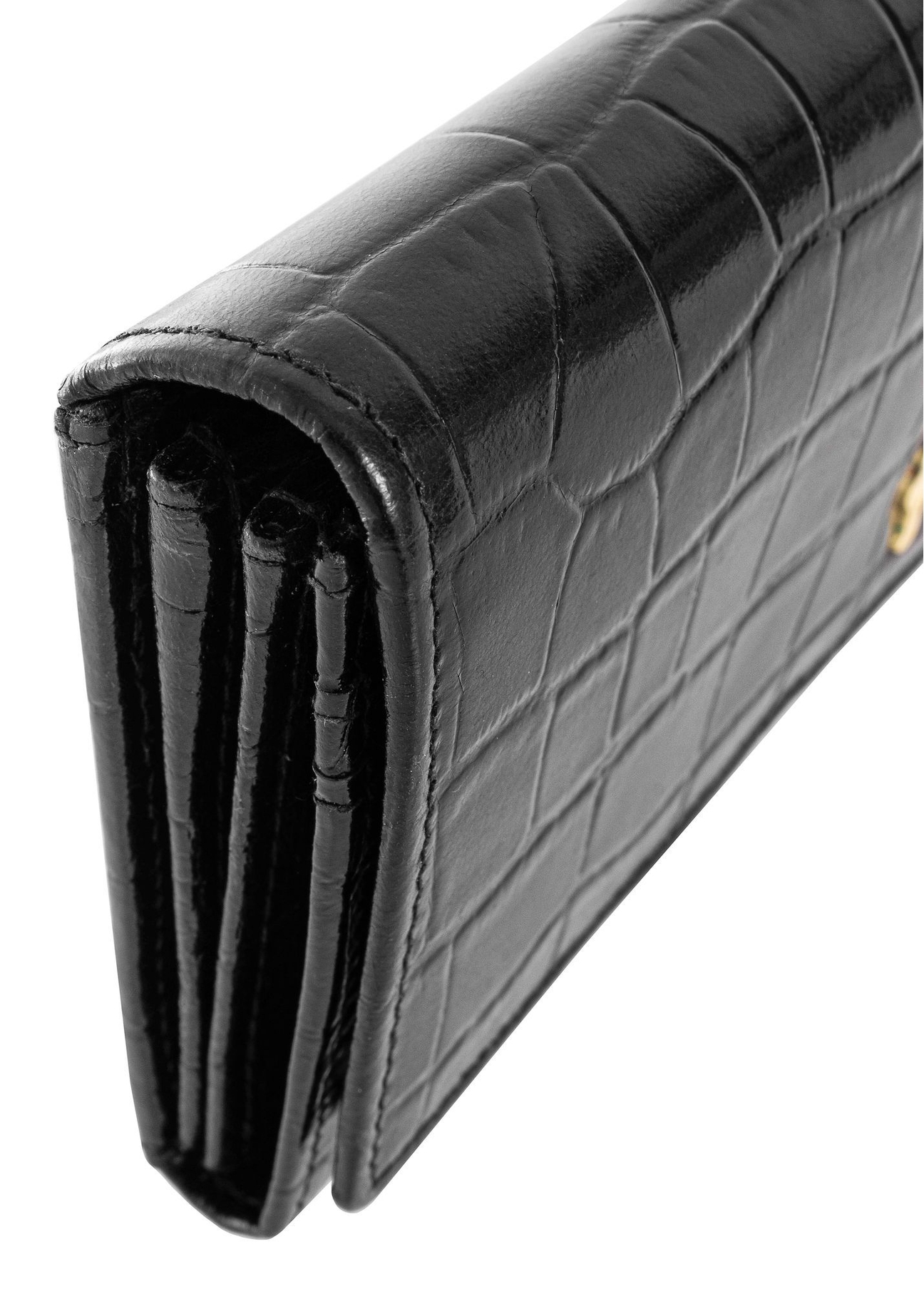 Skórzany czarny portfel damski croco PORES-0889B-99(Z25), zbliżenie na detal produktu na białym tle.