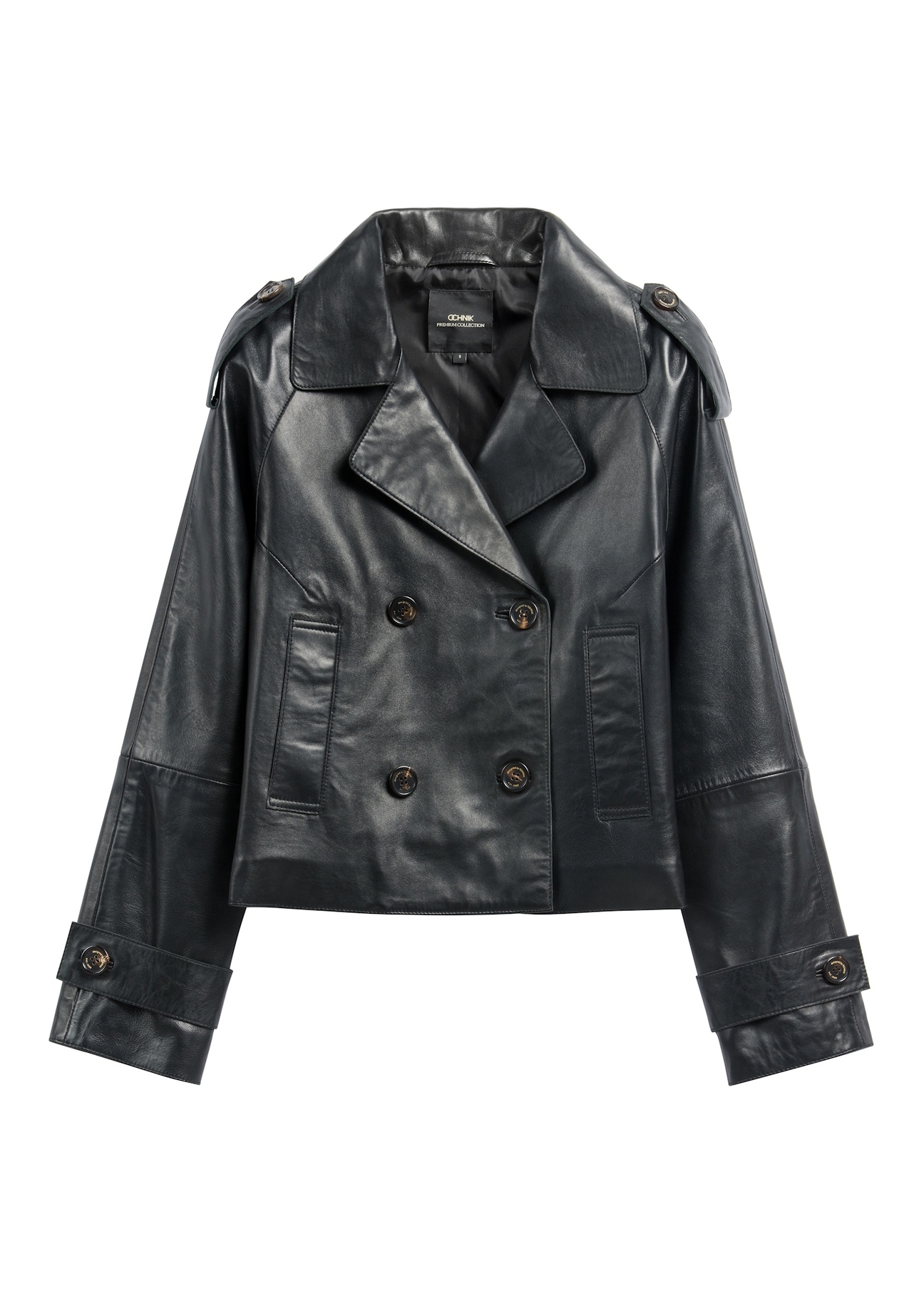 Czarna krótka skórzana kurtka damska oversize KURDS-0540-99(W26), widok produktu z przodu na białym tle.