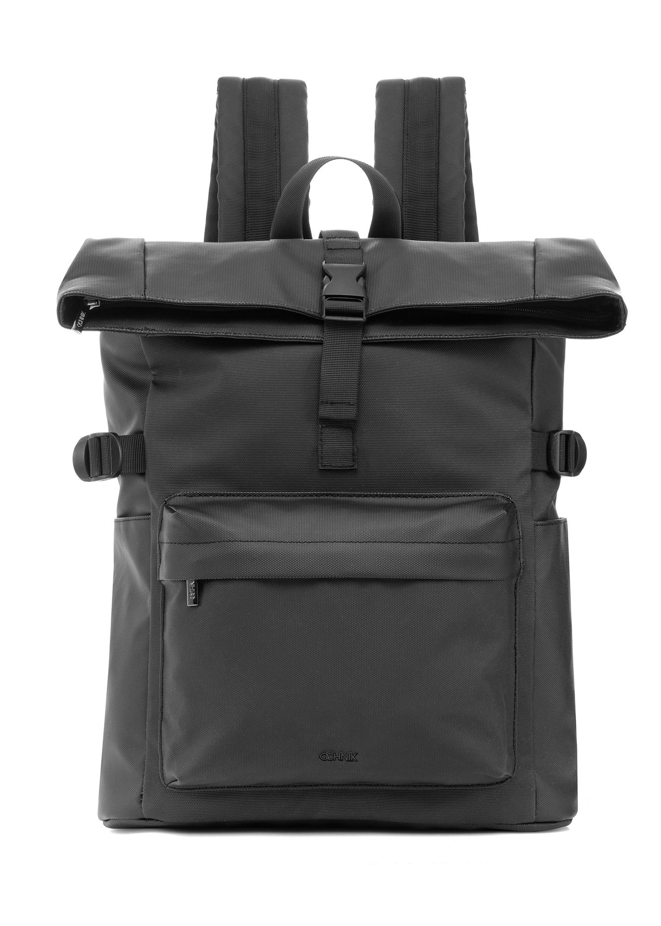 Czarny duży plecak PLCMN-0015-99(Z25), widok produktu przodem na białym tle.