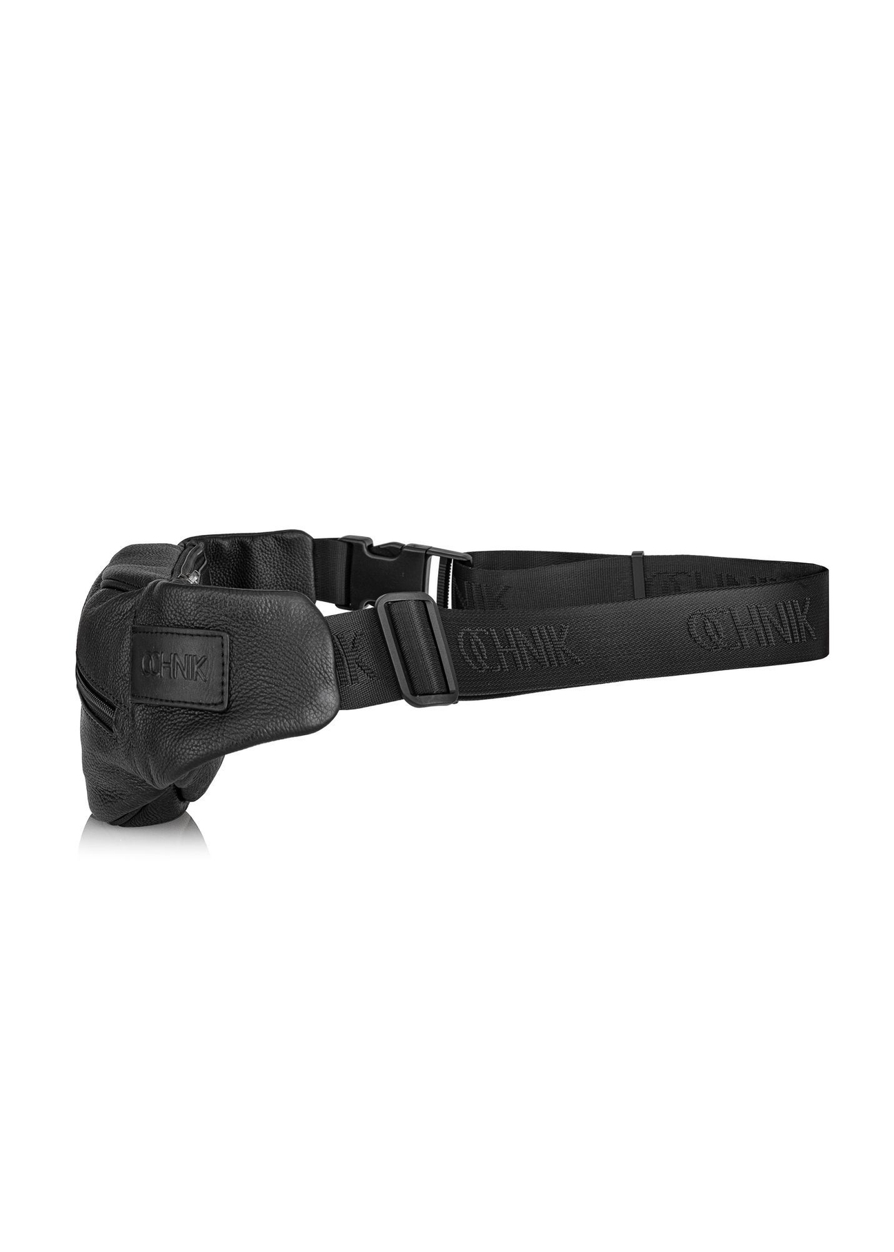 Czarna skórzana nerka męska  TORMS-0440B-99(Z25), widok produktu z boku na białym tle.