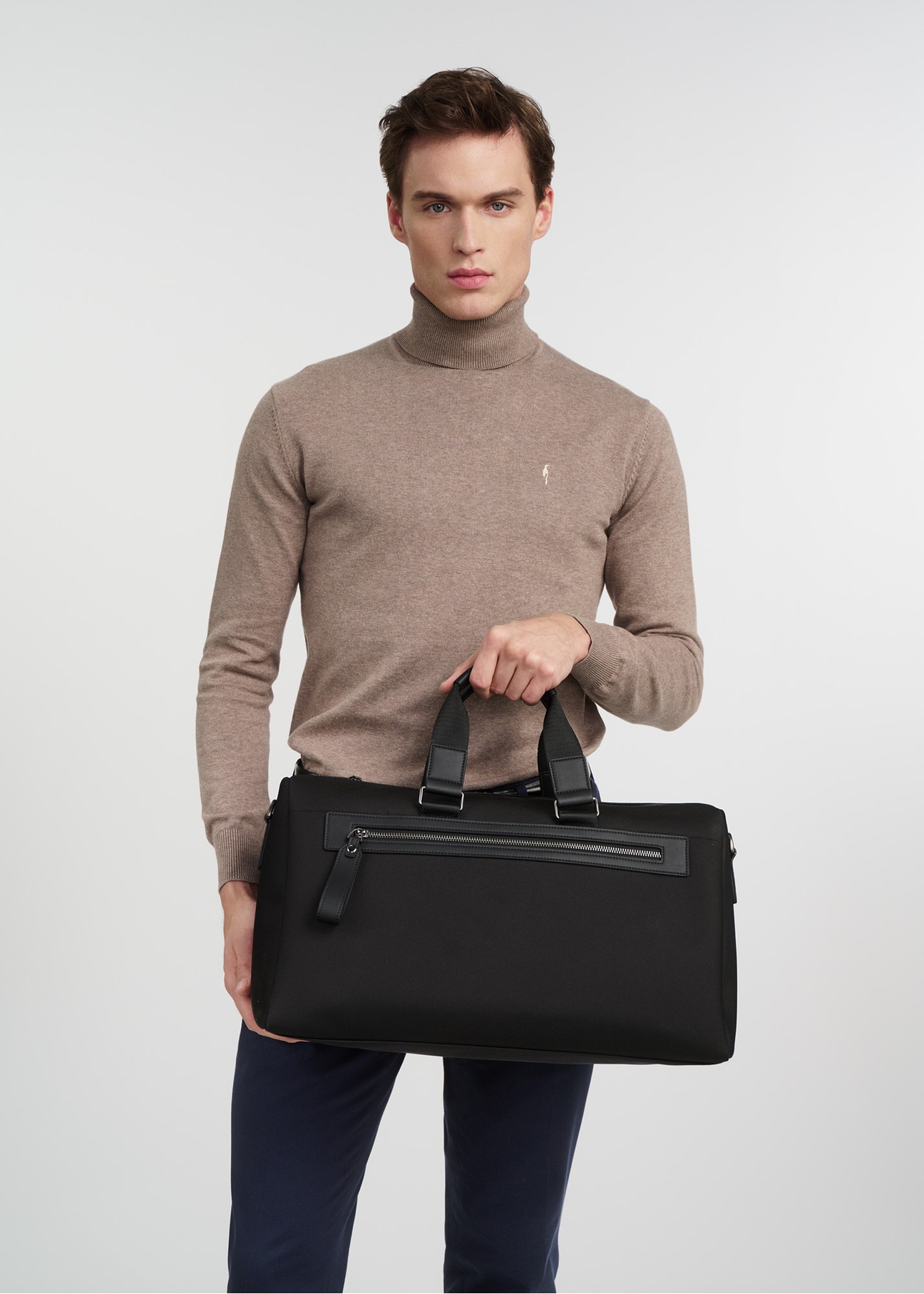 Czarna torba podróżna TORMN-0358-99(W25)