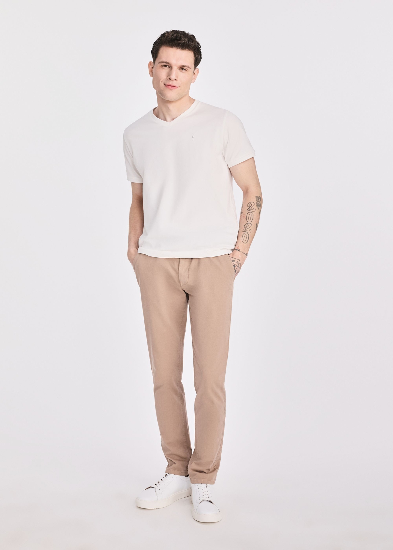 Biały basic T-shirt męski z logo TSHMT-0088-11(W25)-02