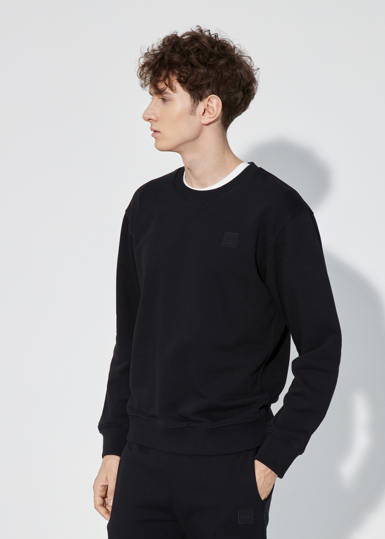 Czarna bluza męska z logo BLZMT-0057-99(W23)-04