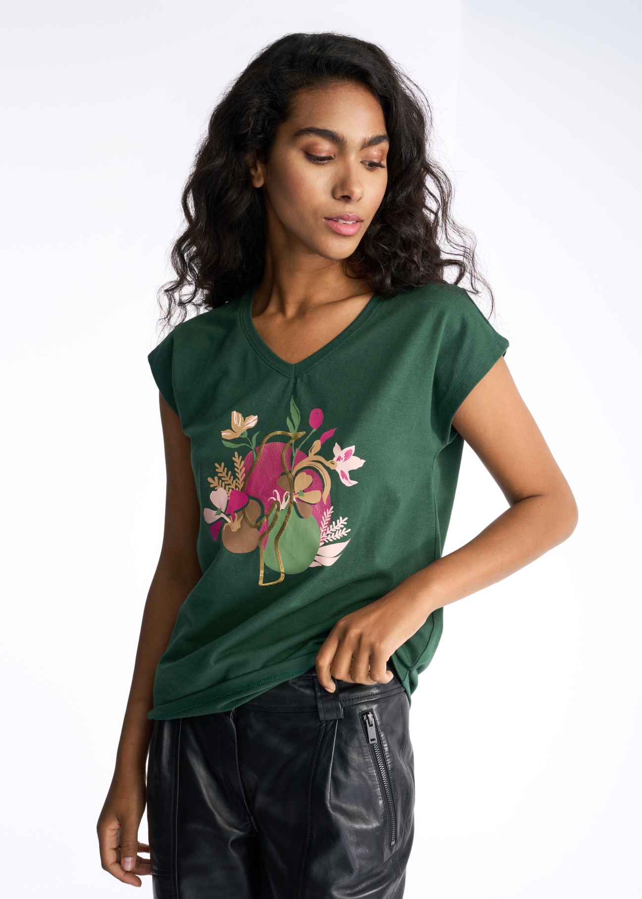 Zielony T-shirt damski w serek TSHDT-0099-54(Z22)-02
