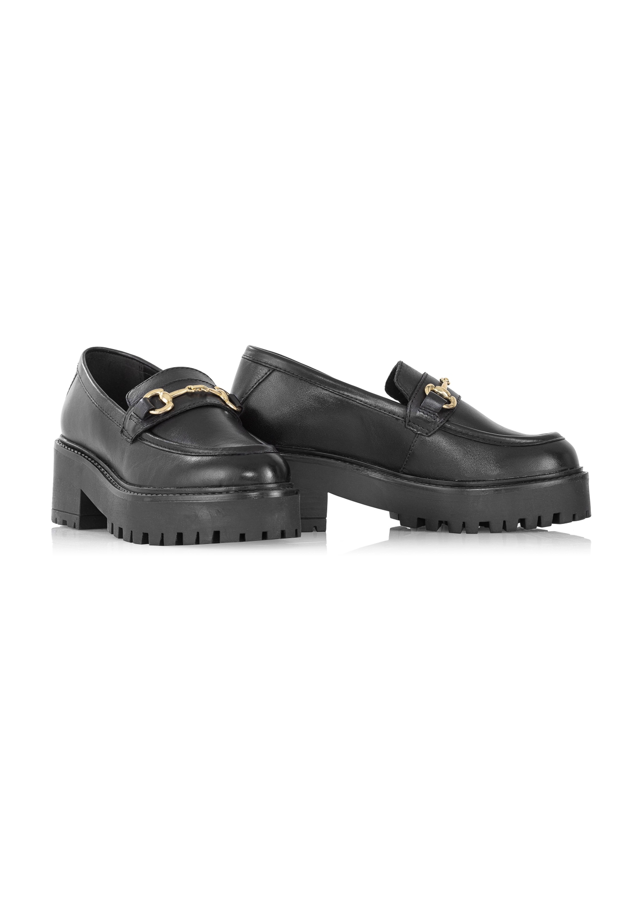 Czarne skórzane loafersy na platformie BUTYD-1007-99(Z23)-02