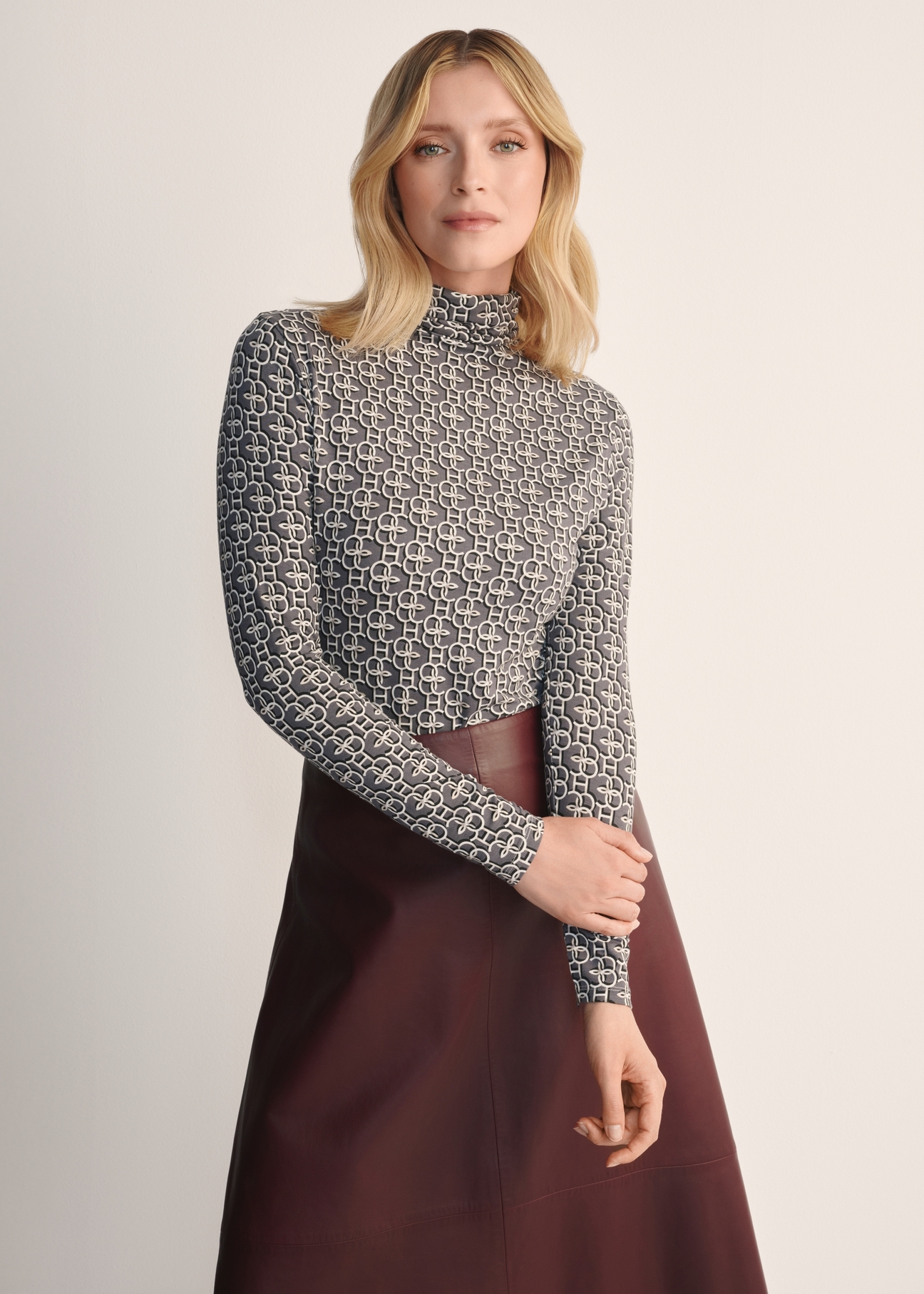 Szara bluzka damska z monogramem LSLDT-0053-96(Z25)