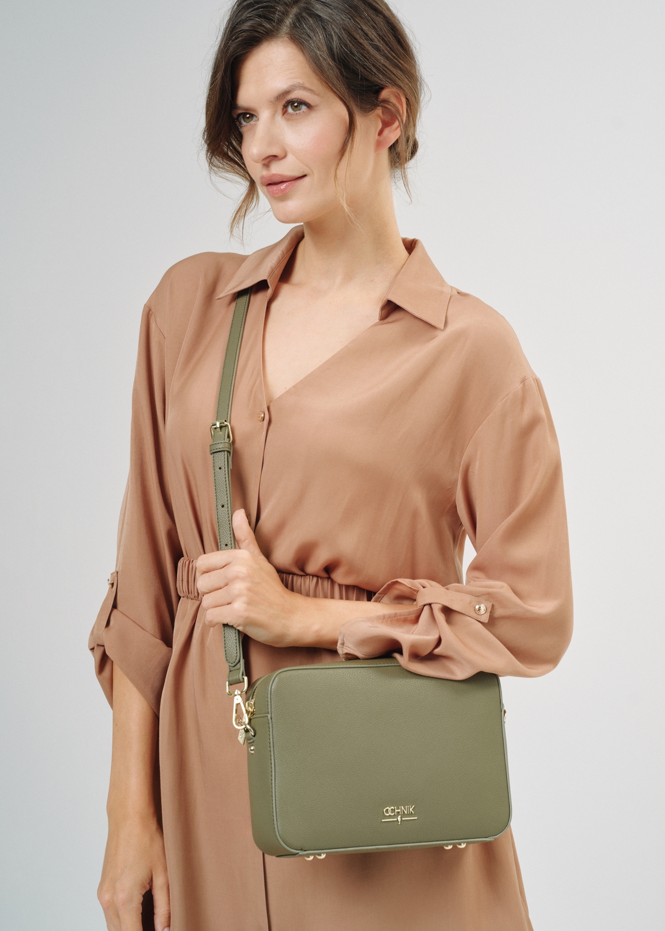 Klasyczna torebka damska w kolorze khaki TOREC-0003F-55(W24)-07