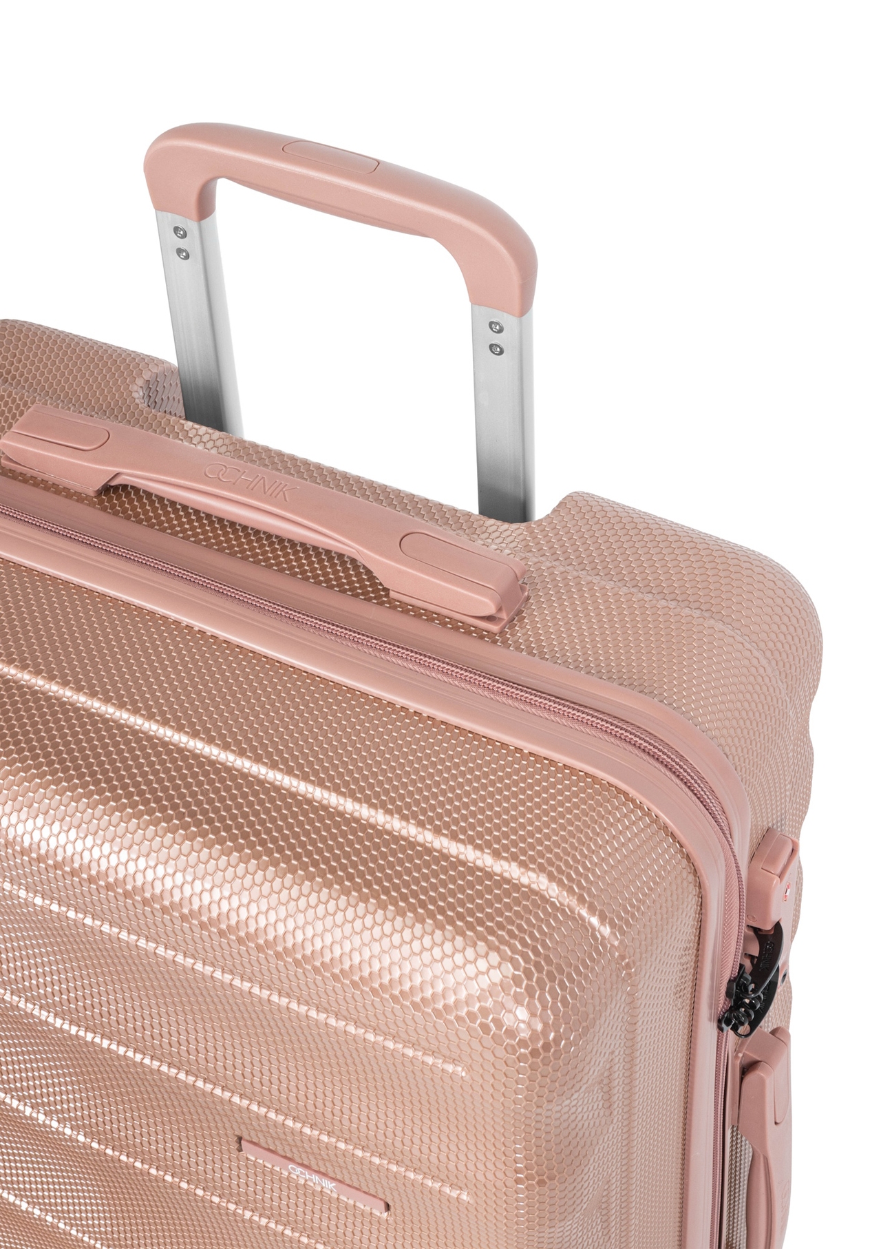 Walizka średnia na kółkach WALPC-0015-5B-24(W26), zbliżenie na rączkę produktu na białym tle.