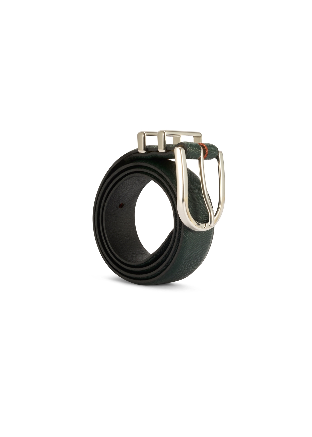 Zielony skórzany pasek damski PASDS-0159D-54(Z25), widok produktu skosem na białym tle.