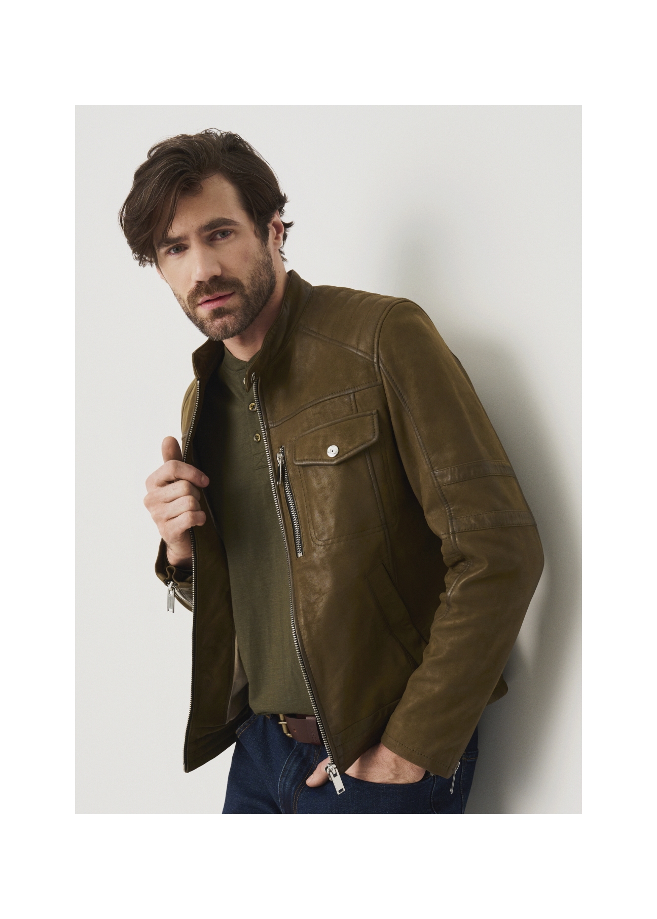Kurtka skórzana męska z efektem used look KURMS-0257-1197(W22)-03