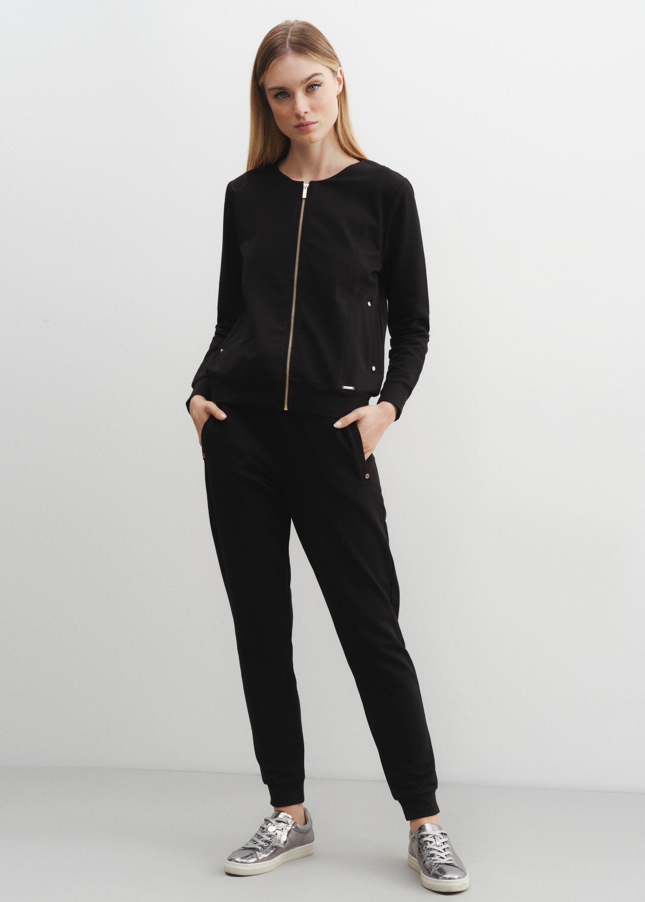 Czarna bluza damska z suwakiem BLZDT-0086-99(W23)-02