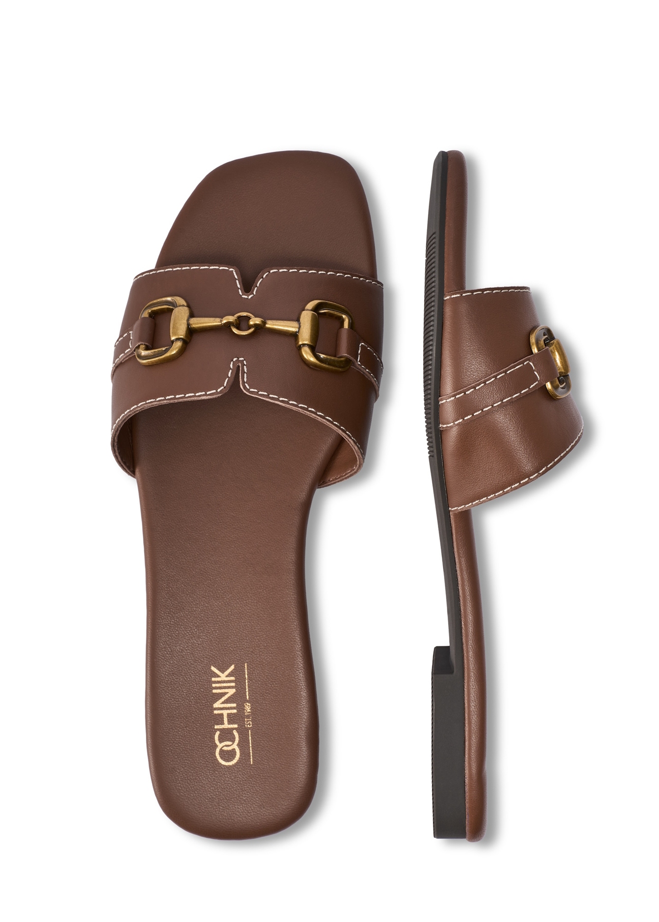 Skórzane klapki damskie w kolorze camelu BUTYD-1273-1D(W26), widok produktu z góry na białym tle.