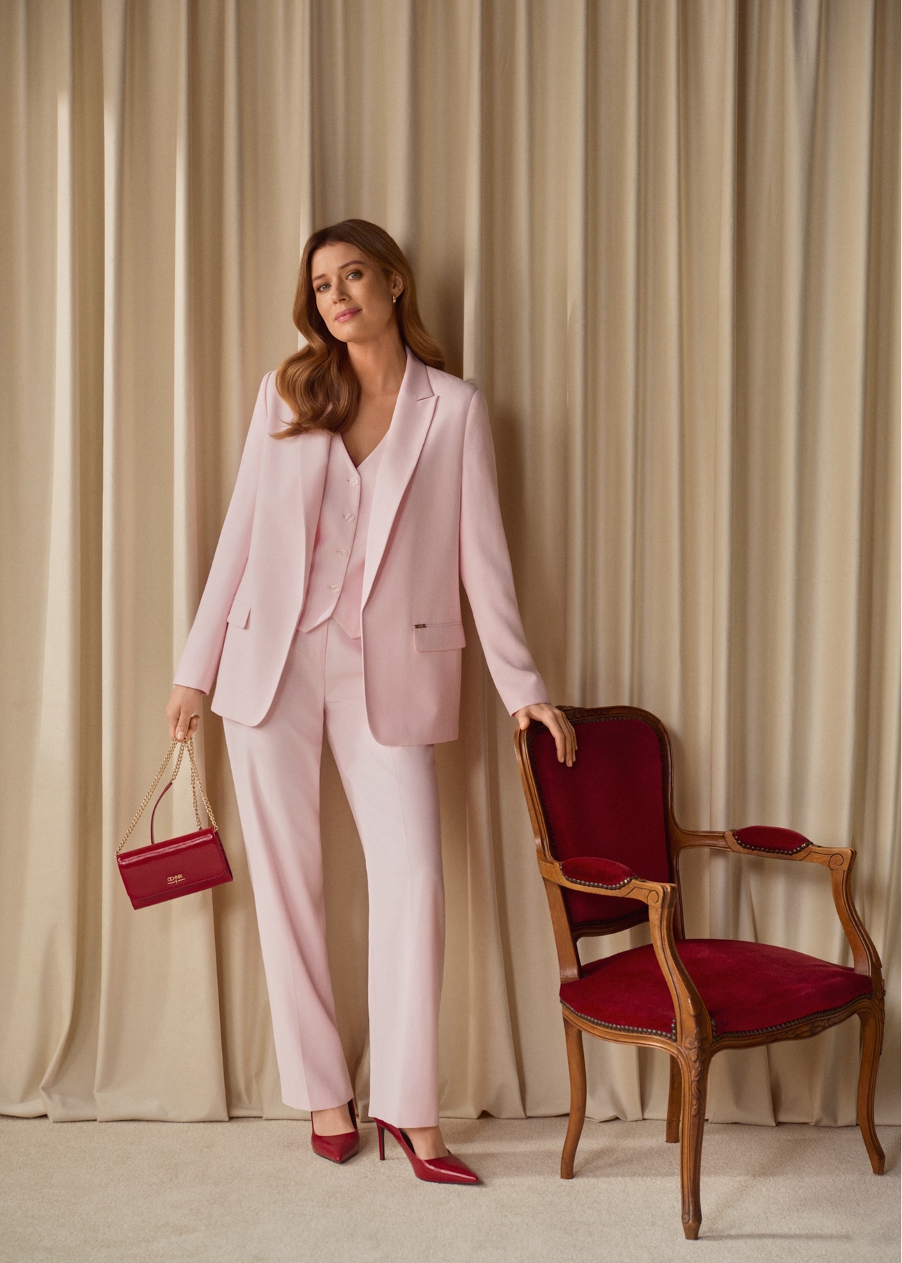 Jasnoróżowe eleganckie spodnie damskie SPODT-0106A-5A(W26)