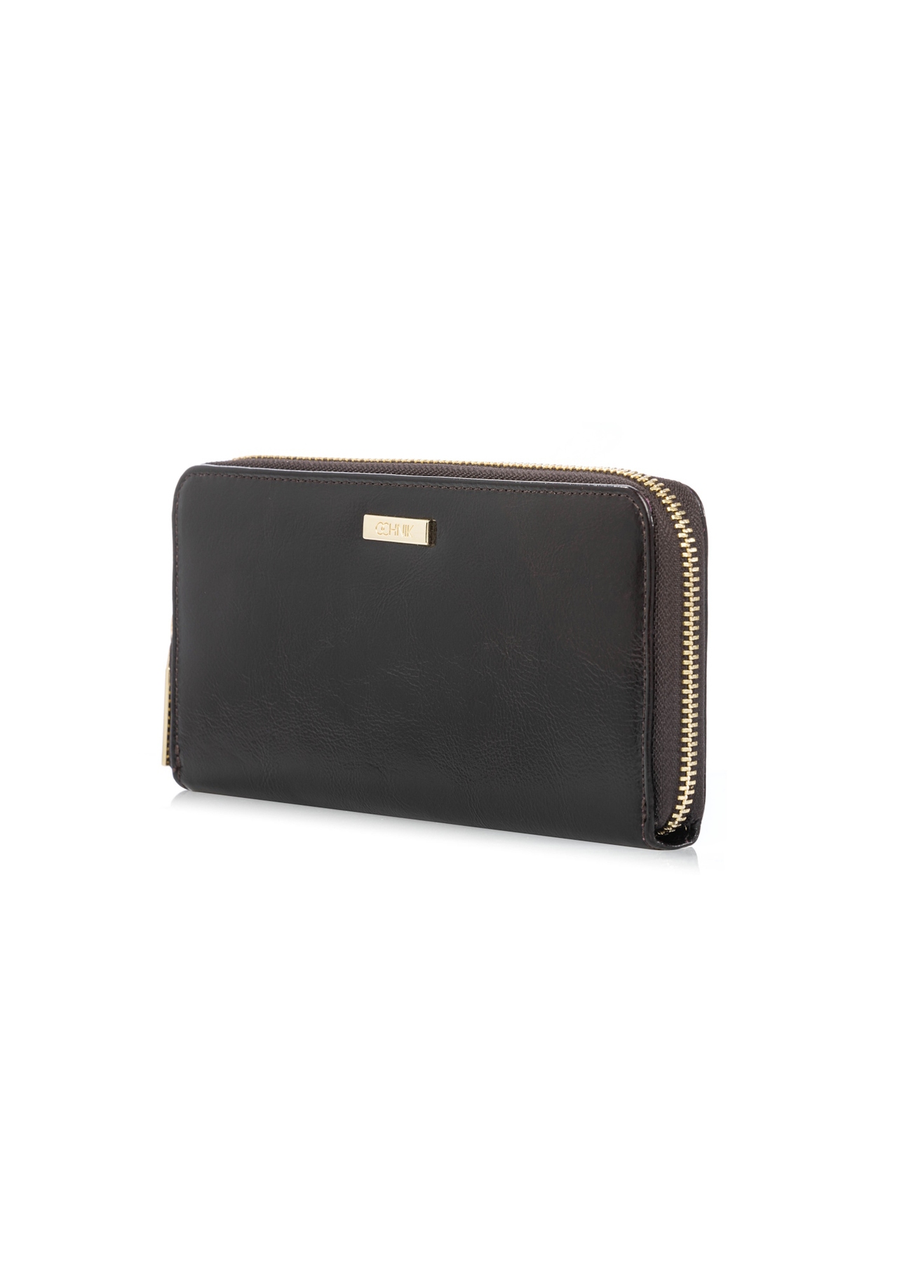 Skórzany ciemnobrązowy portfel damski PORES-0986-1I(W26), widok produktu skosem na białym tle.