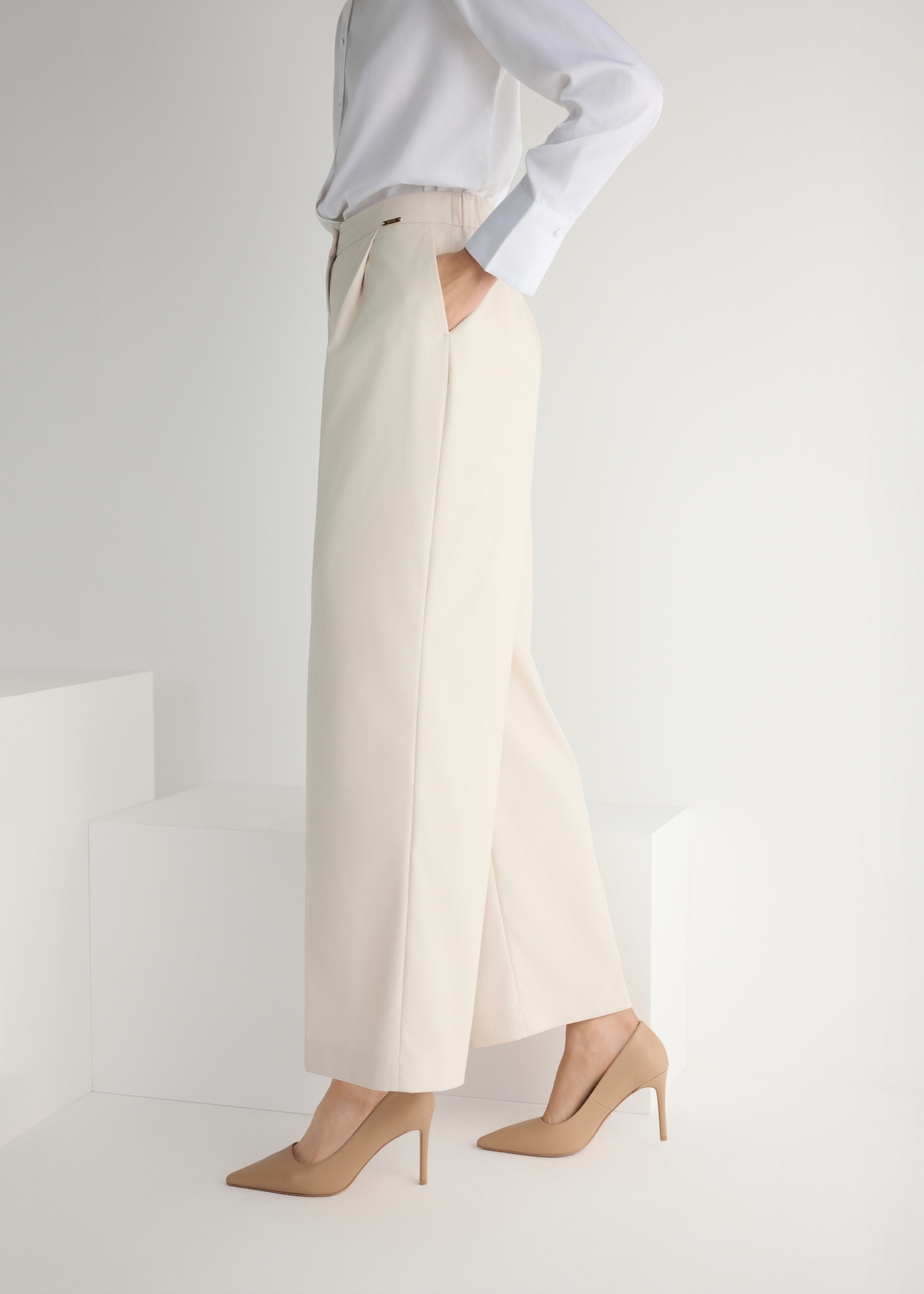 Beżowe skórzane szpilki damskie BUTYD-1131-81(W26)