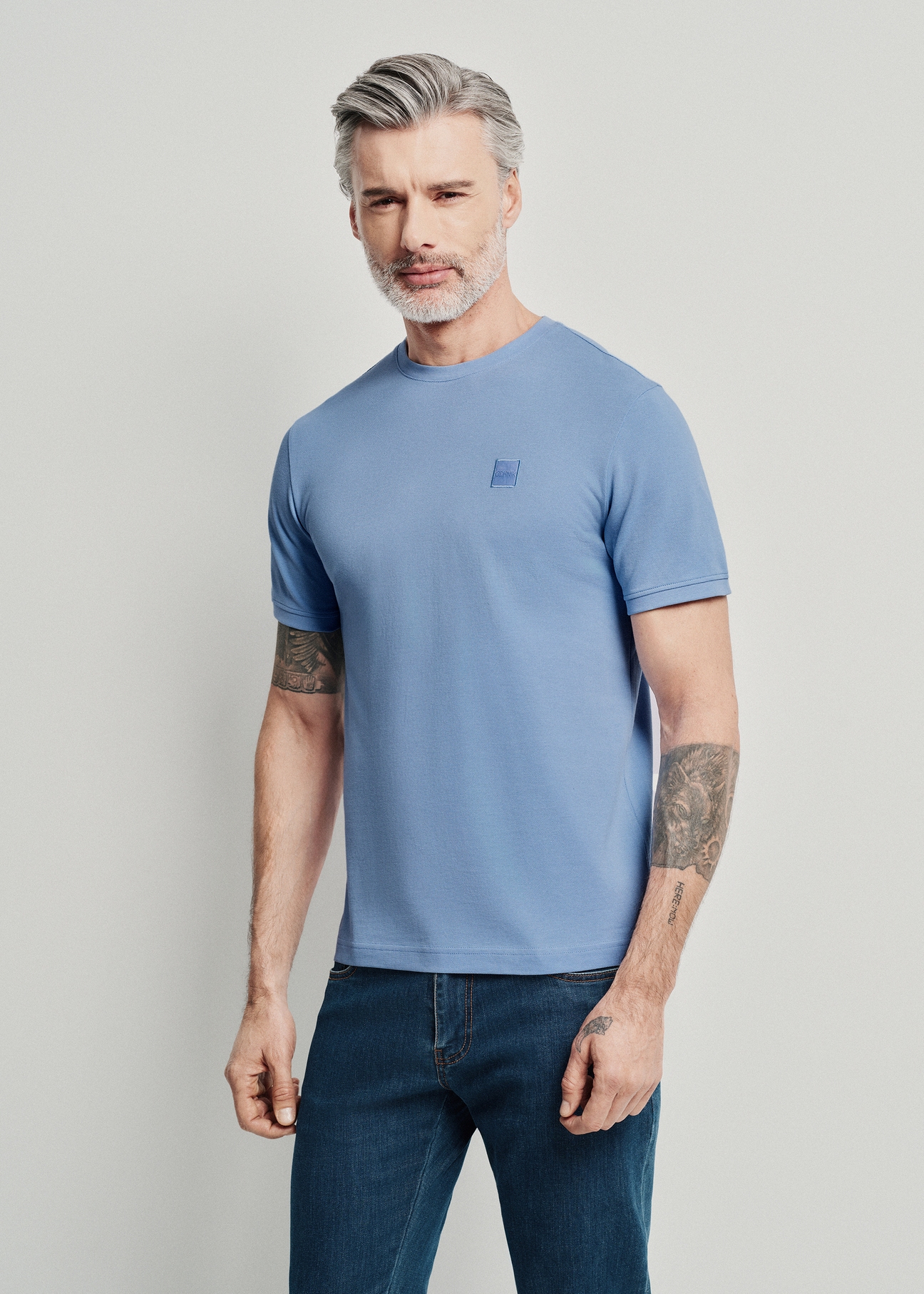 Błękitny T-shirt męski basic z logo TSHMT-0100-61(W24)-01