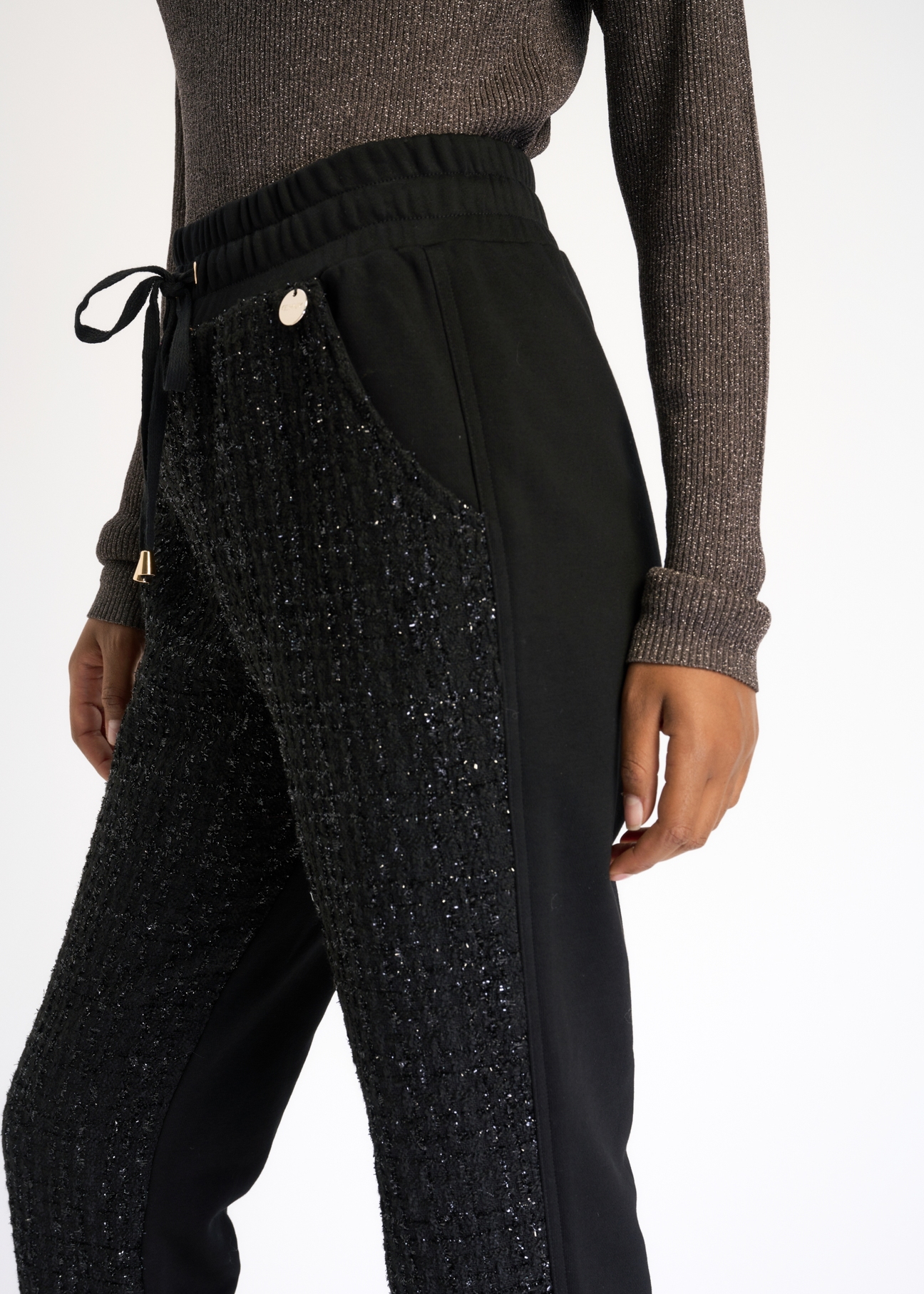 Eleganckie czarne spodnie damskie SPODT-0077-99(Z22)-02