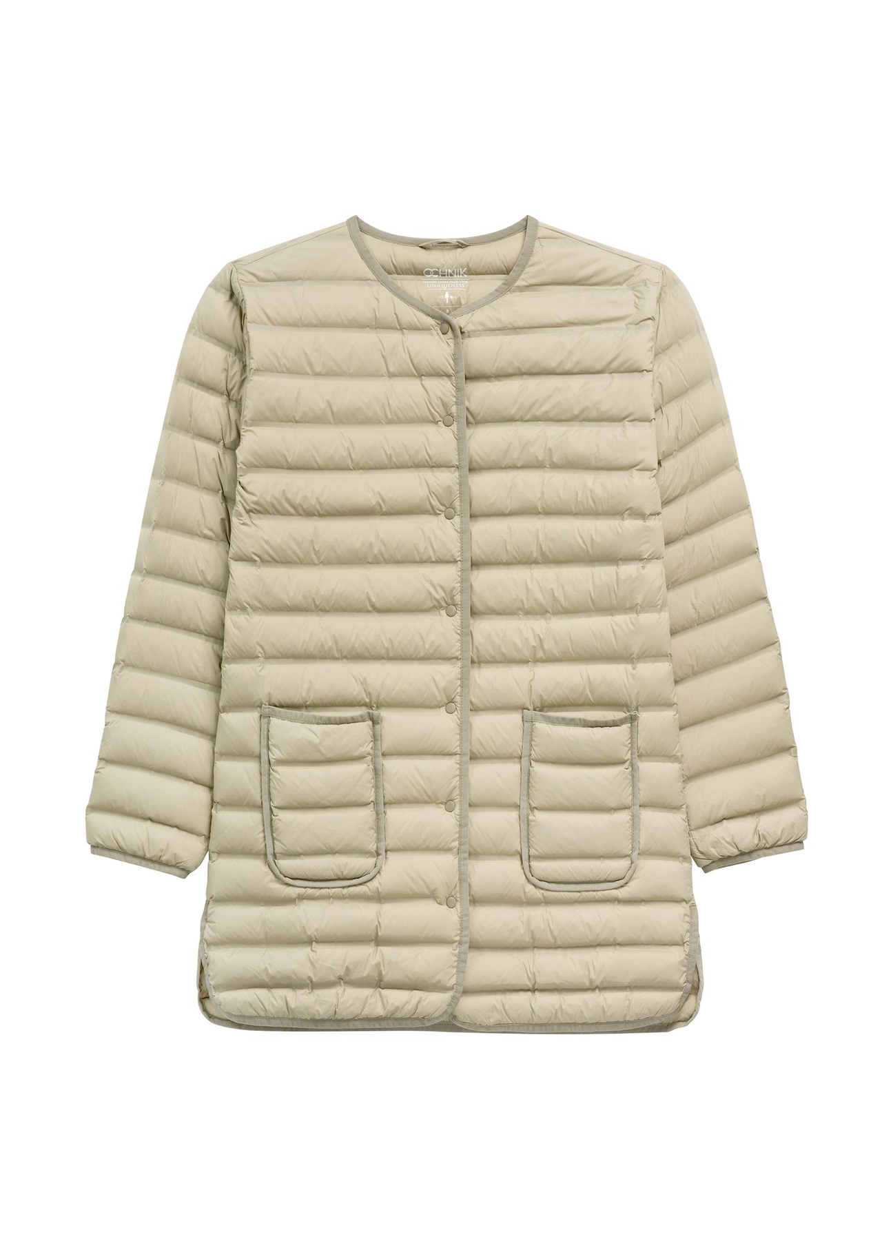 Oliwkowa kurtka damska z naturalnym ociepleniem KURDT-0636-8E(W26) - widok produktu z przodu, na białym tle. 