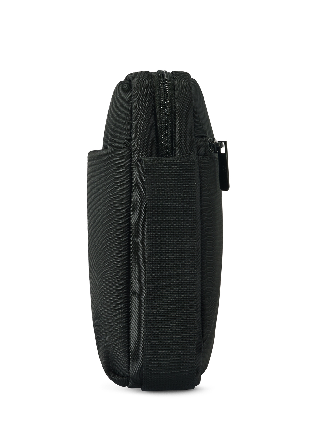 Czarna męska saszetka TORMN-0366-99(Z25), widok produktu od boku na białym tle.