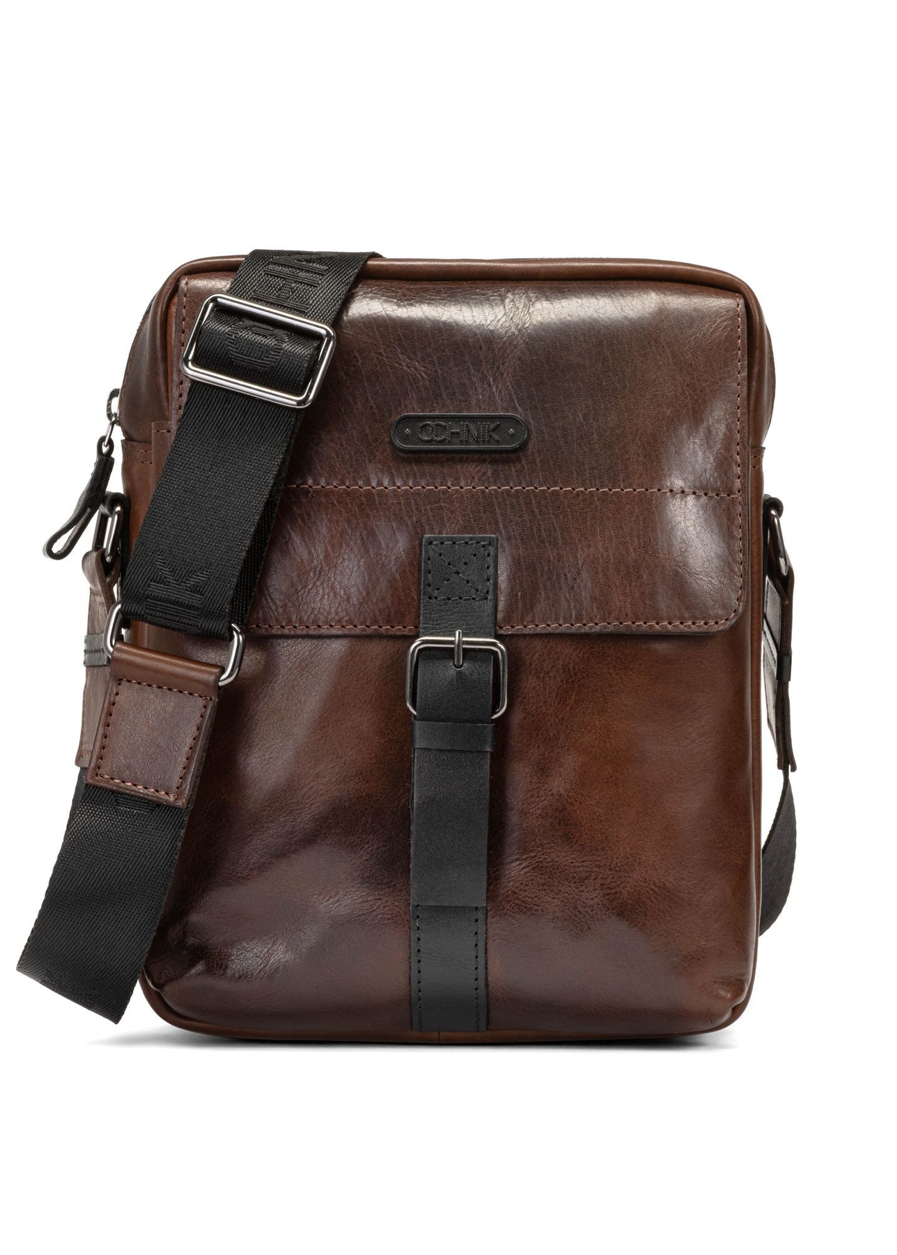 Skórzana brązowa torba męska TORMS-0104-1H(W26), widok produktu z przodu na białym tle.