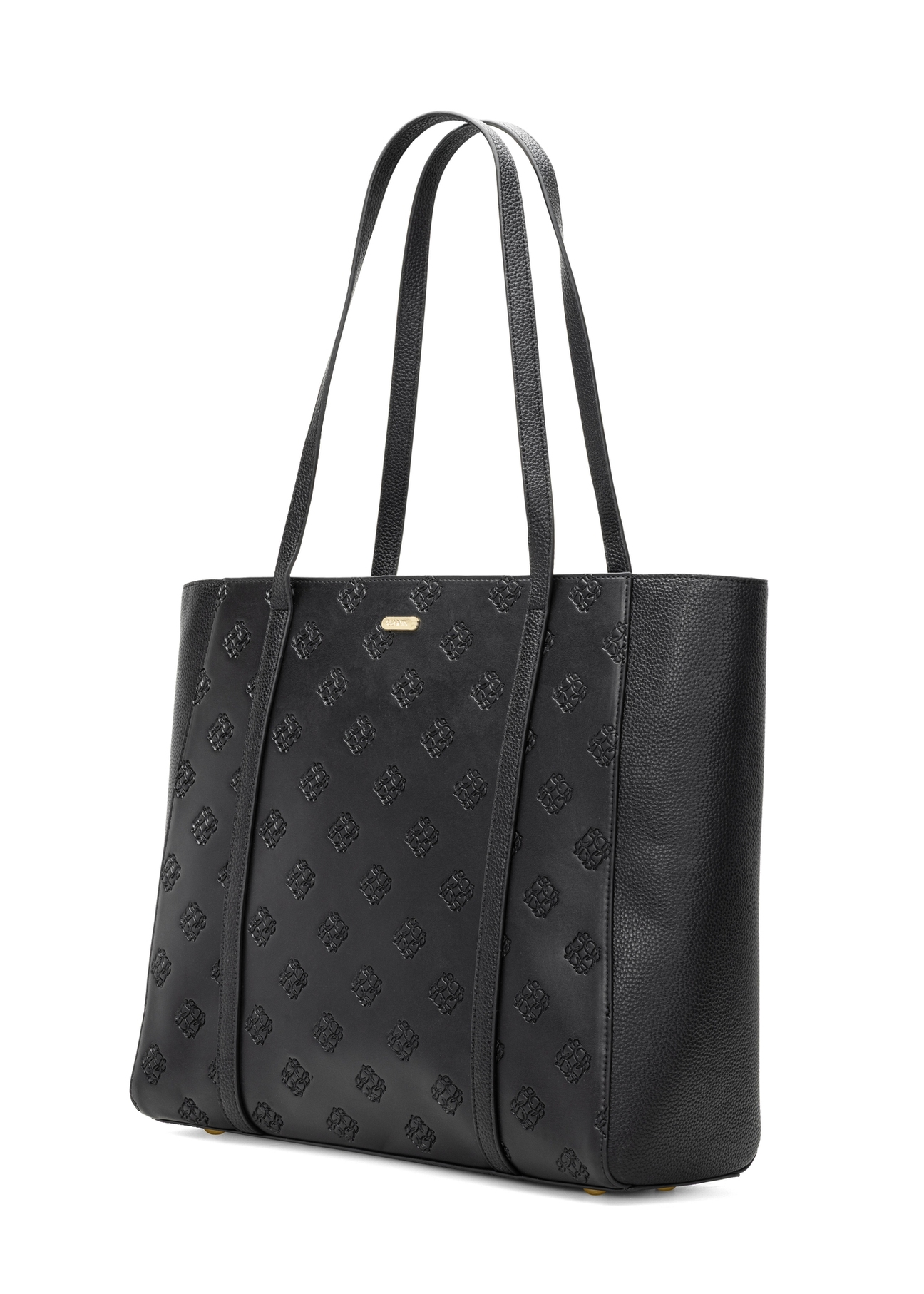 Czarna torebka shopper z monogramem TOREC-1160-9P(W26) - widok produktu po skosie, na białym tle. 