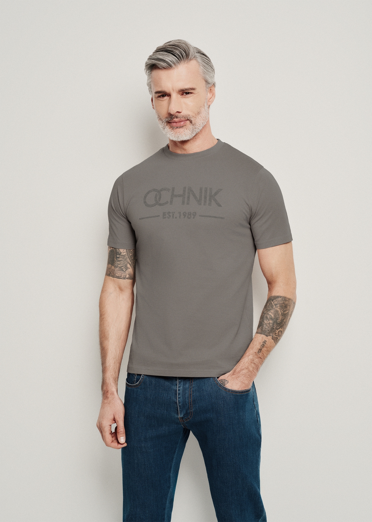 Szary T-shirt męski z logo TSHMT-0095-66(W24)-01