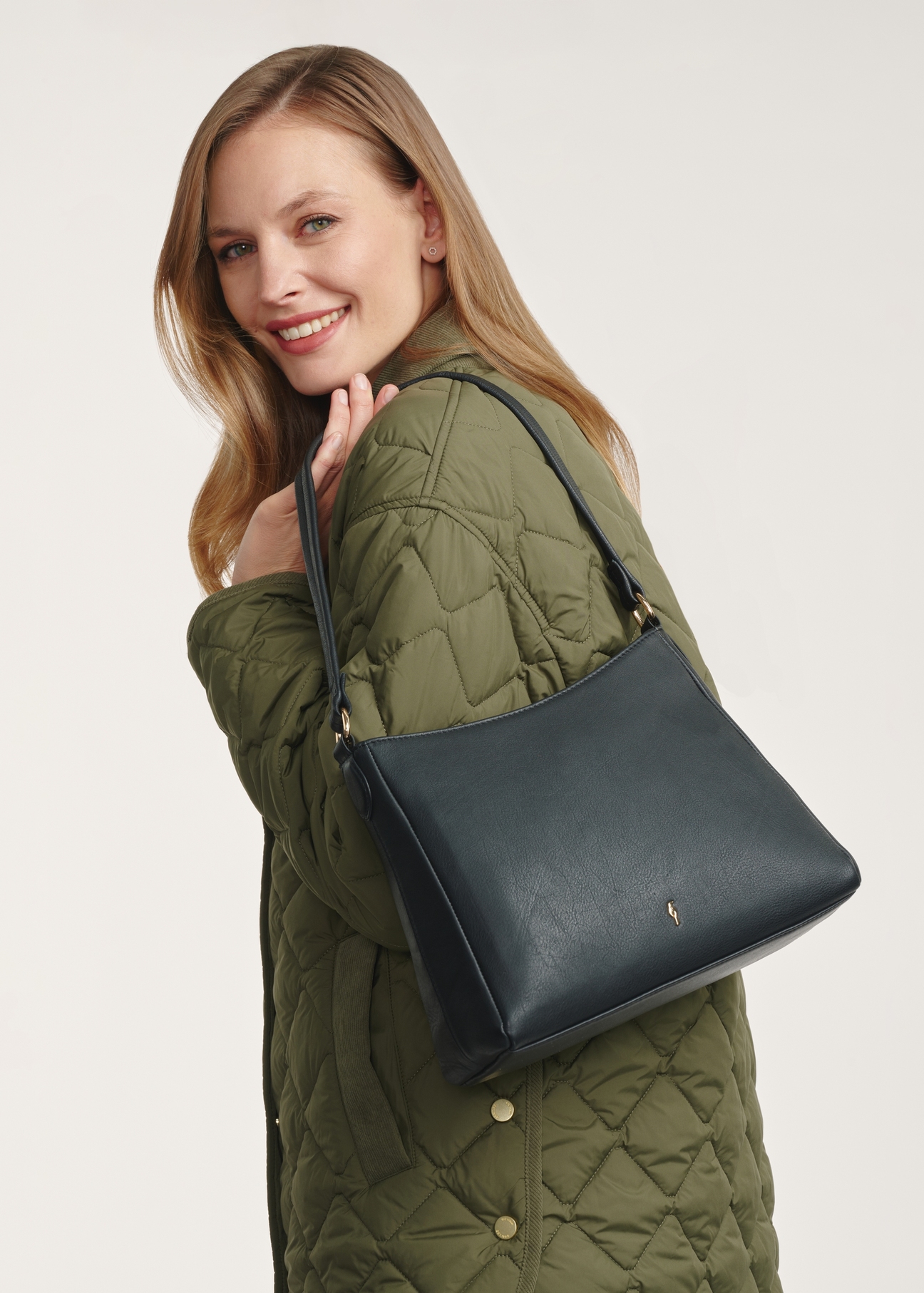 Skórzana czarna torebka damska typu hobo TORES-0975E-99(Z25)
