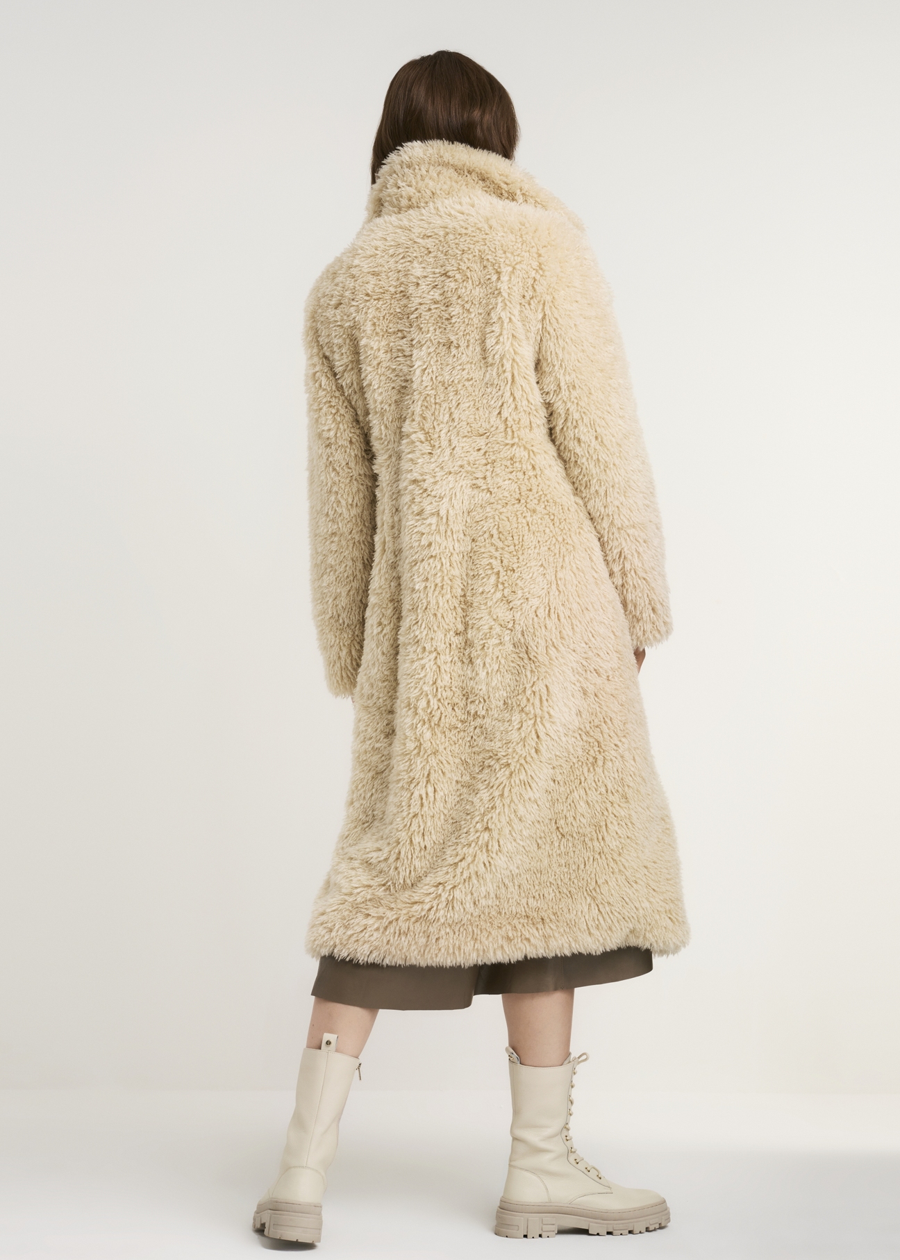 Sztuczne futro damskie oversize FUTDP-0013-80(Z22)-02