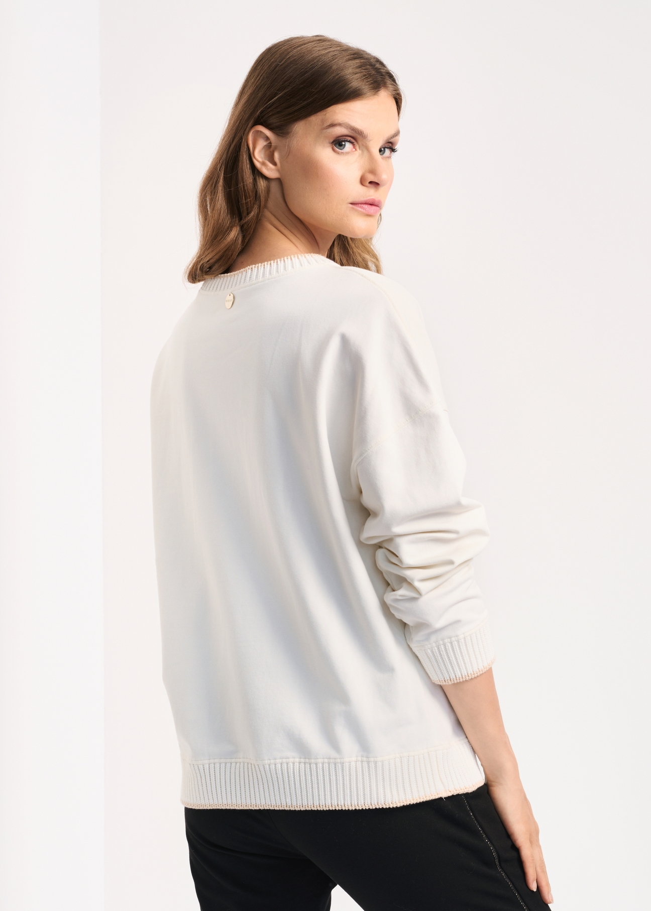 Kremowa bluza damska z logo OCHNIK BLZDT-0076-11(Z22)-03
