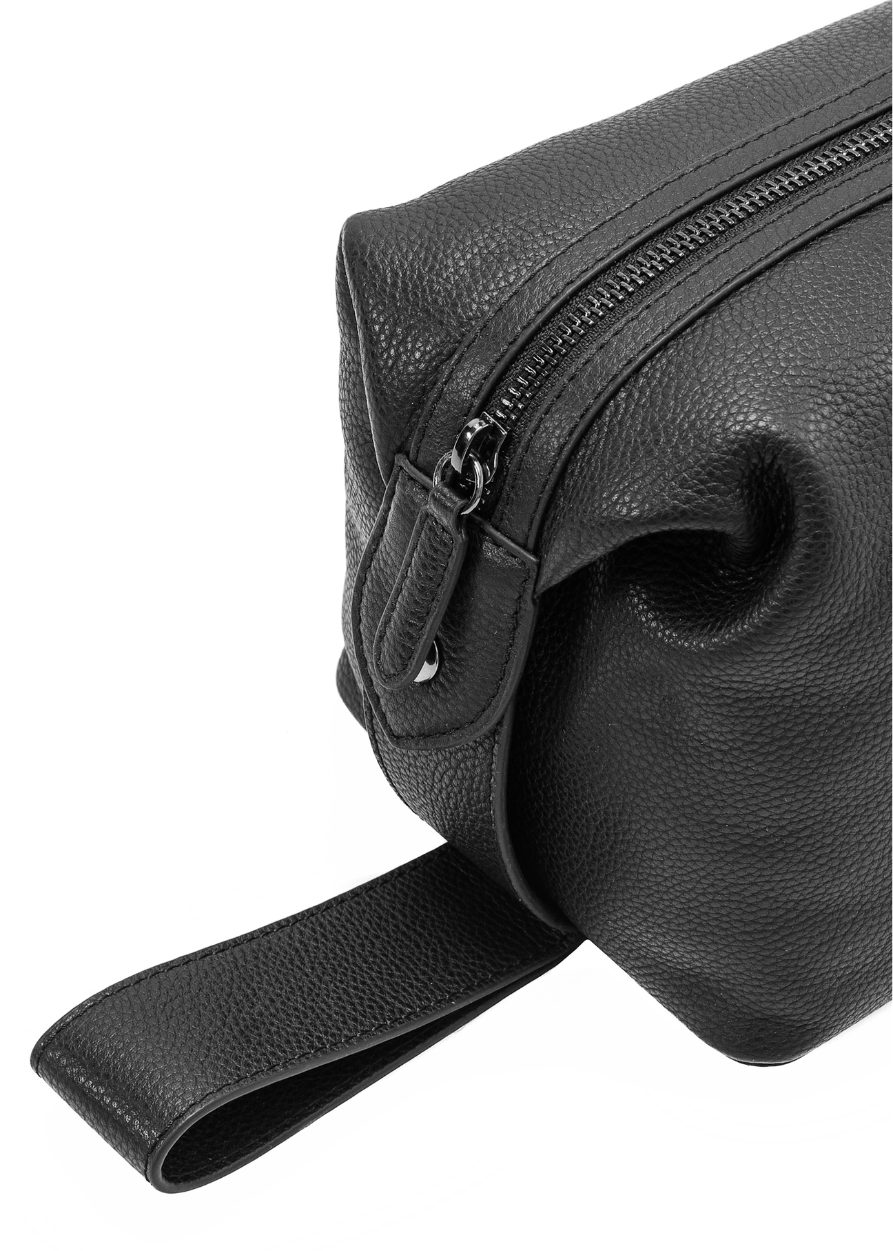 Duża czarna kosmetyczka męska TORMS-0475-99(Z25), zbliżenie na detal produktu na białym tle.