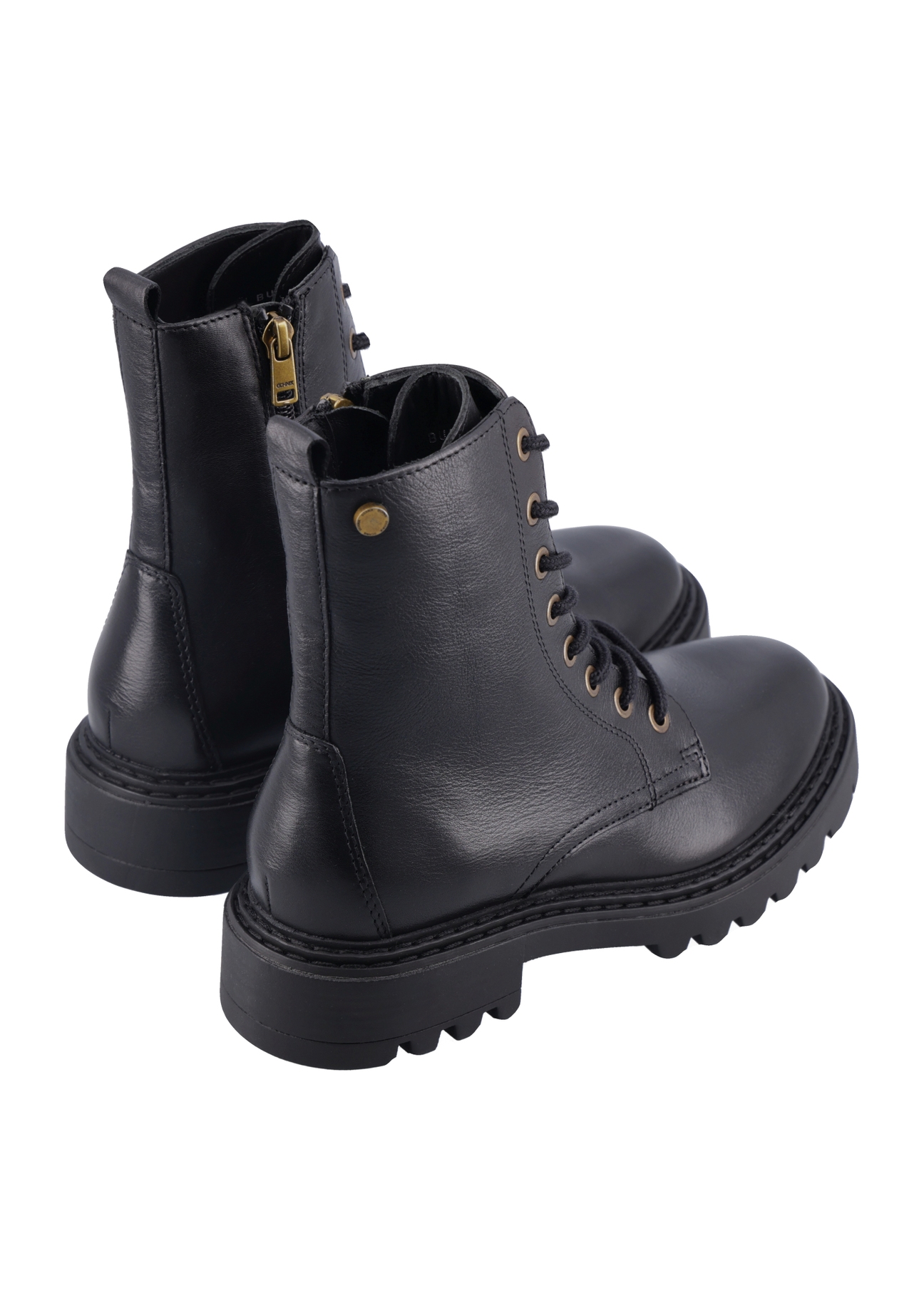 Czarne botki damskie BUTYD-1192-99(Z26), widok produktu z tyłu na białym tle.