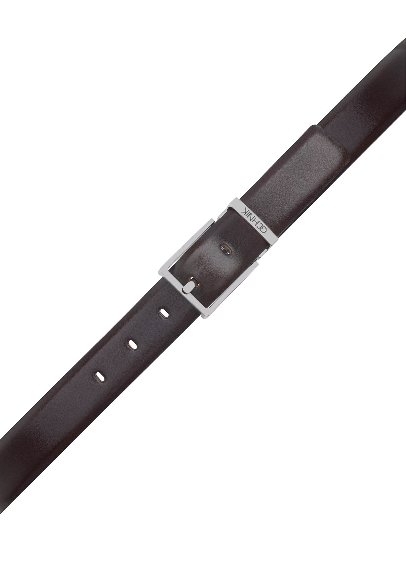 Skórzany pasek męski w kolorze brązowym PASMS-0263-1I(W26), zbliżenie na klamrę na białym tle.