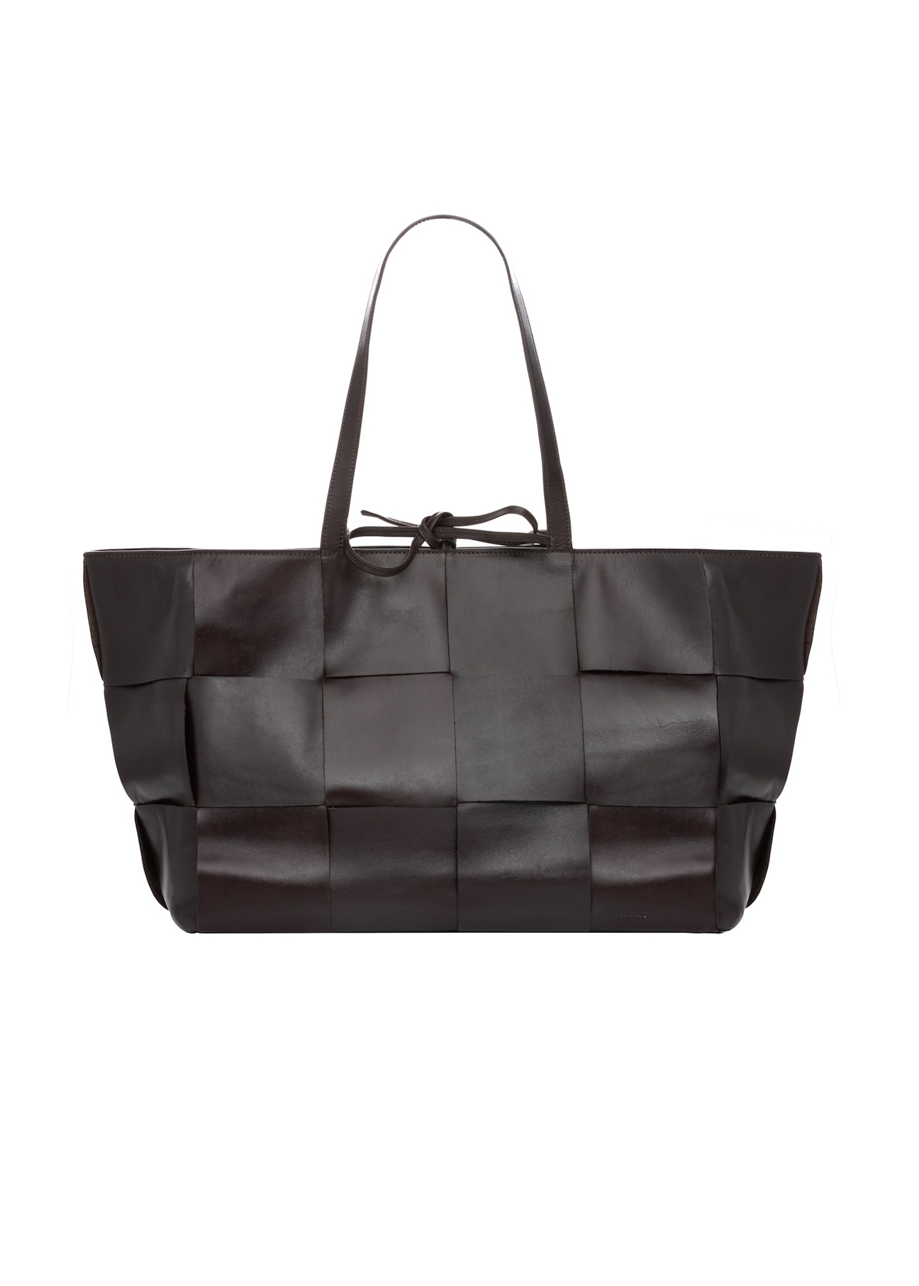 Brązowa duża skórzana torebka damska TORES-1299-1H(W26), widok produktu z przodu na białym tle.