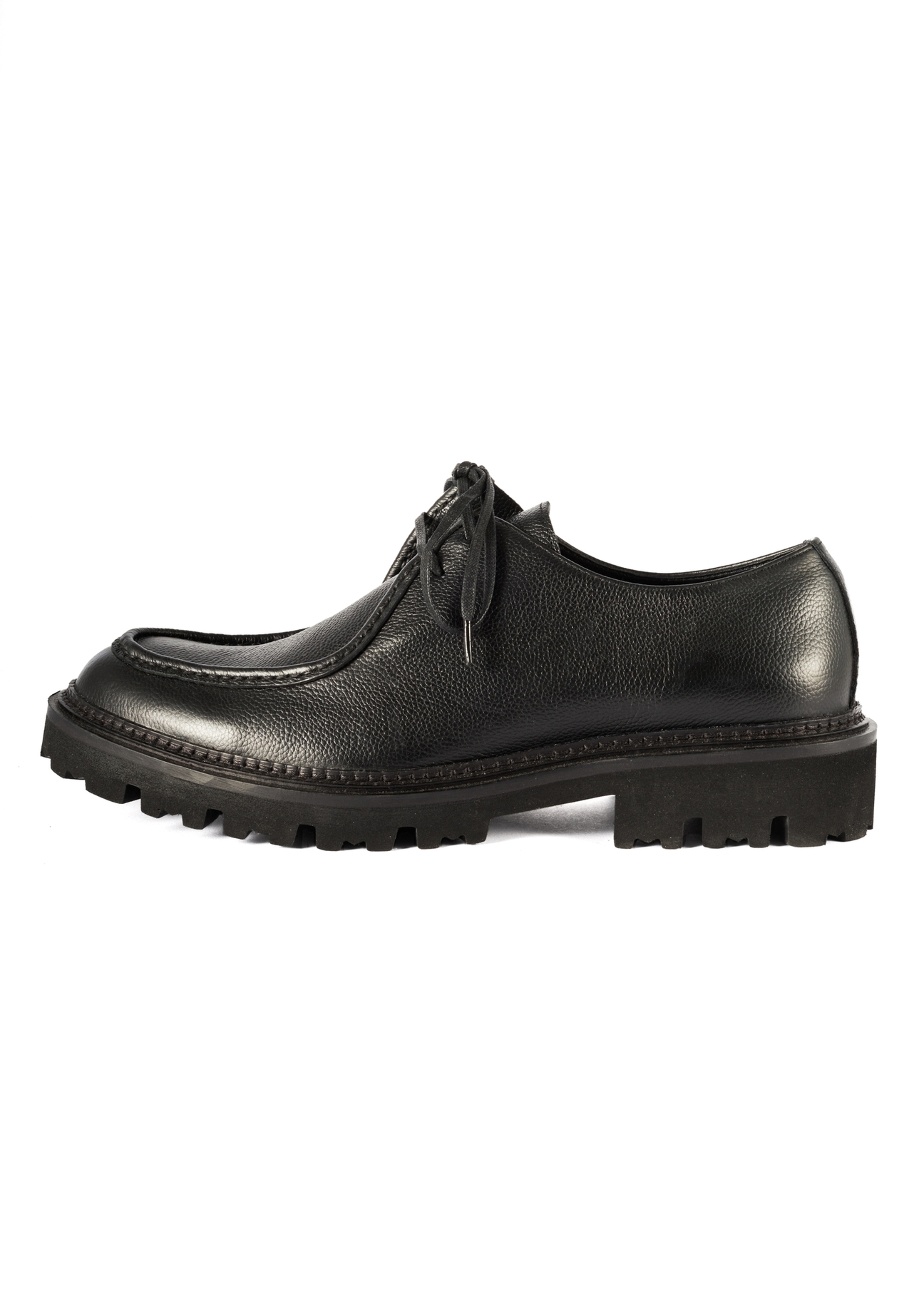 Czarne skórzane buty męskie BUTYM-0524-99(Z25), widok produktu bokiem na białym tle.-02