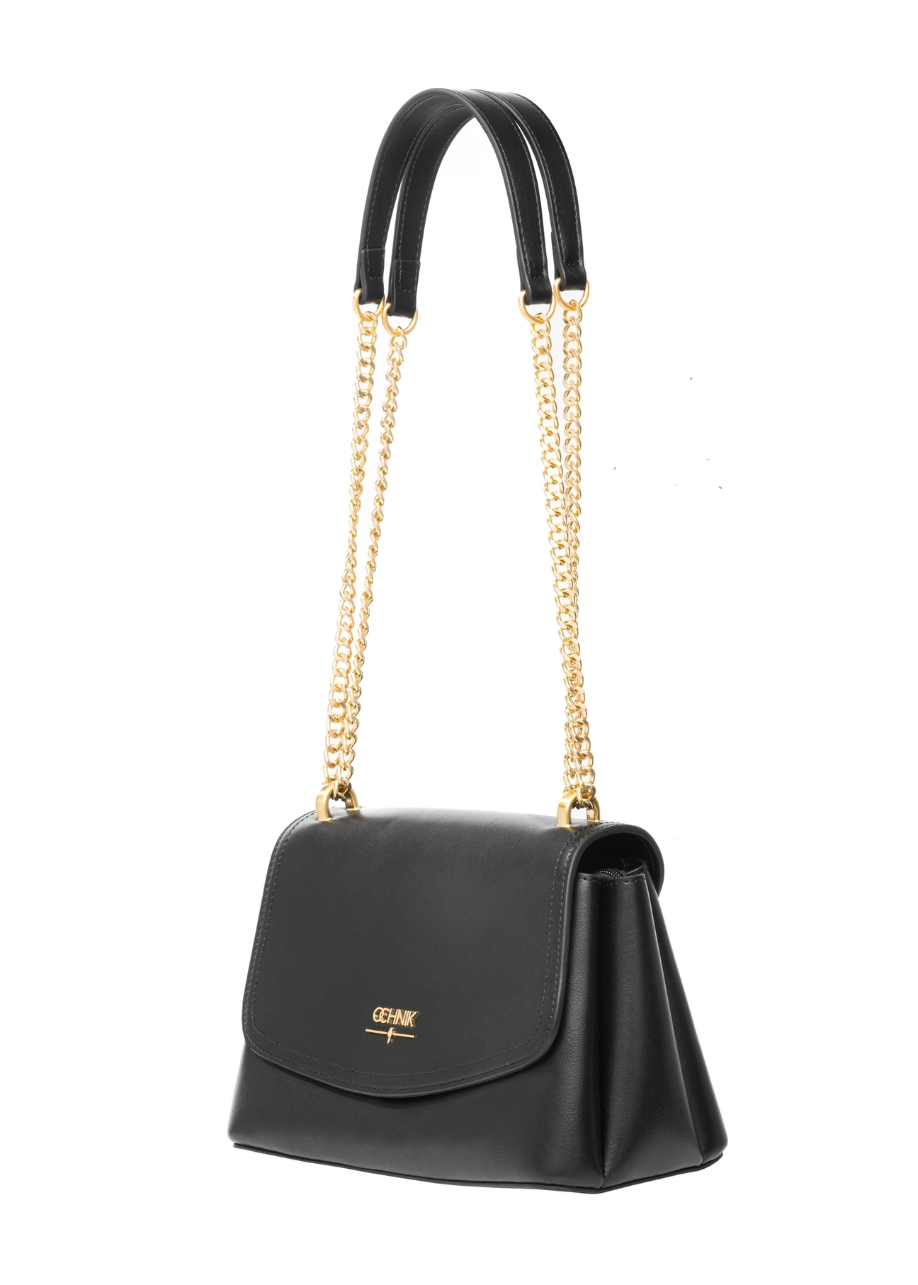 Czarna listonoszka na łańcuszku TOREC-1152-99(W26) - widok produktu po skosie, na białym tle.  