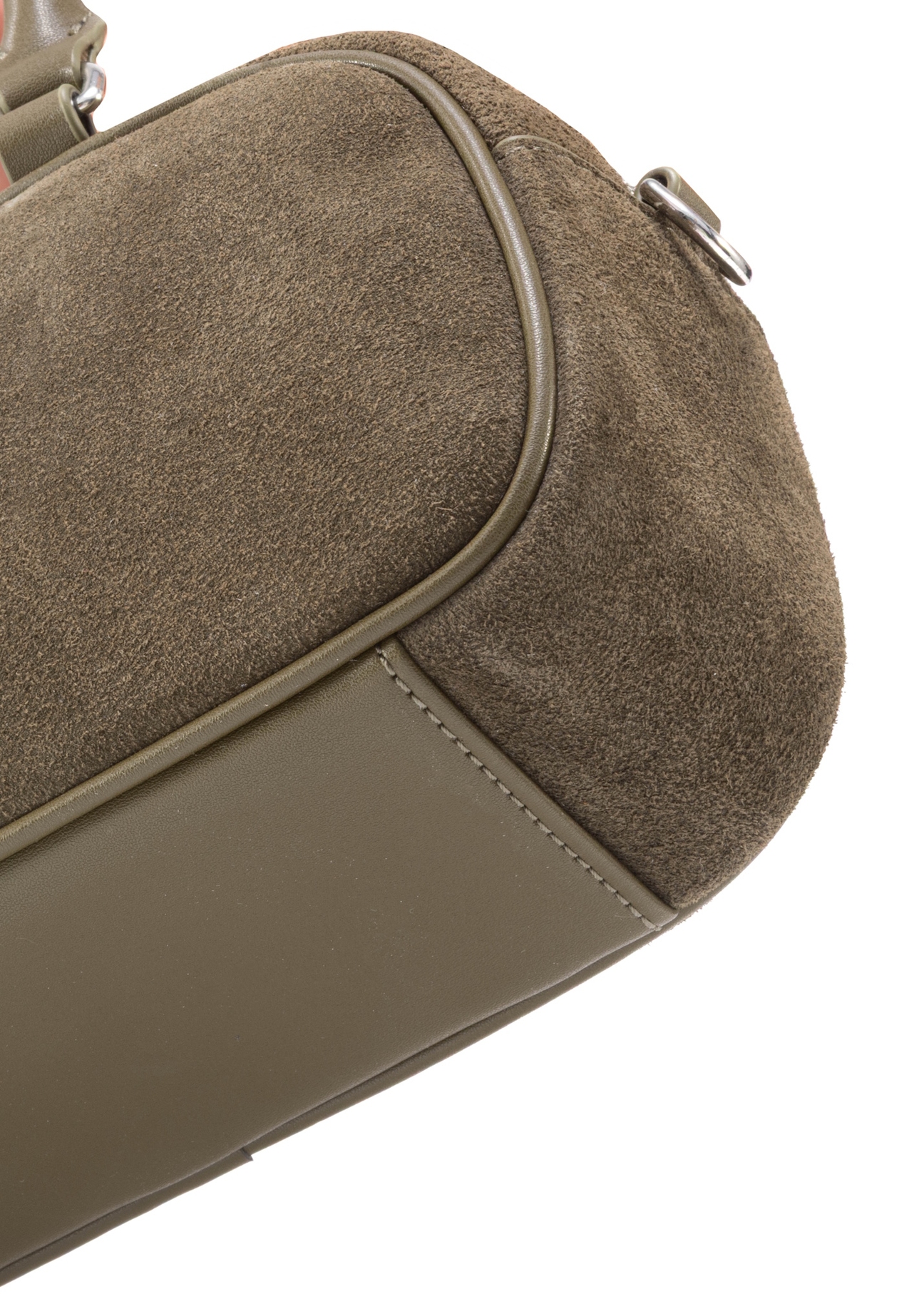Torebka damska khaki na ramię TORES-1193-55 (Z25), zbliżenie na detal produktu na białym tle.